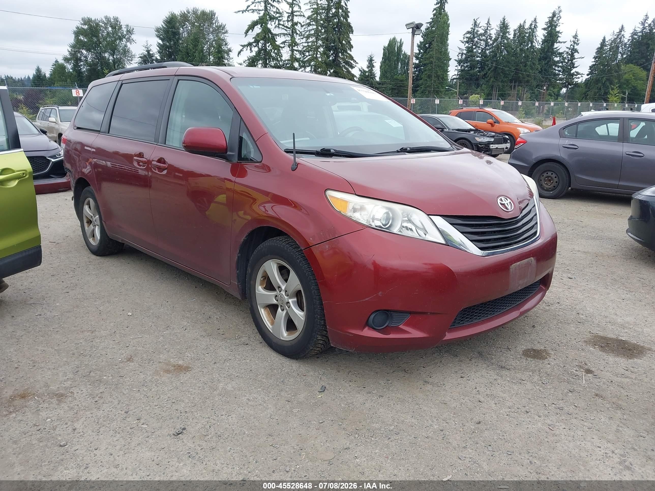 2012 Toyota Sienna Le V6 8 Passenger Red vin: 5TDKK3DC4CS273629