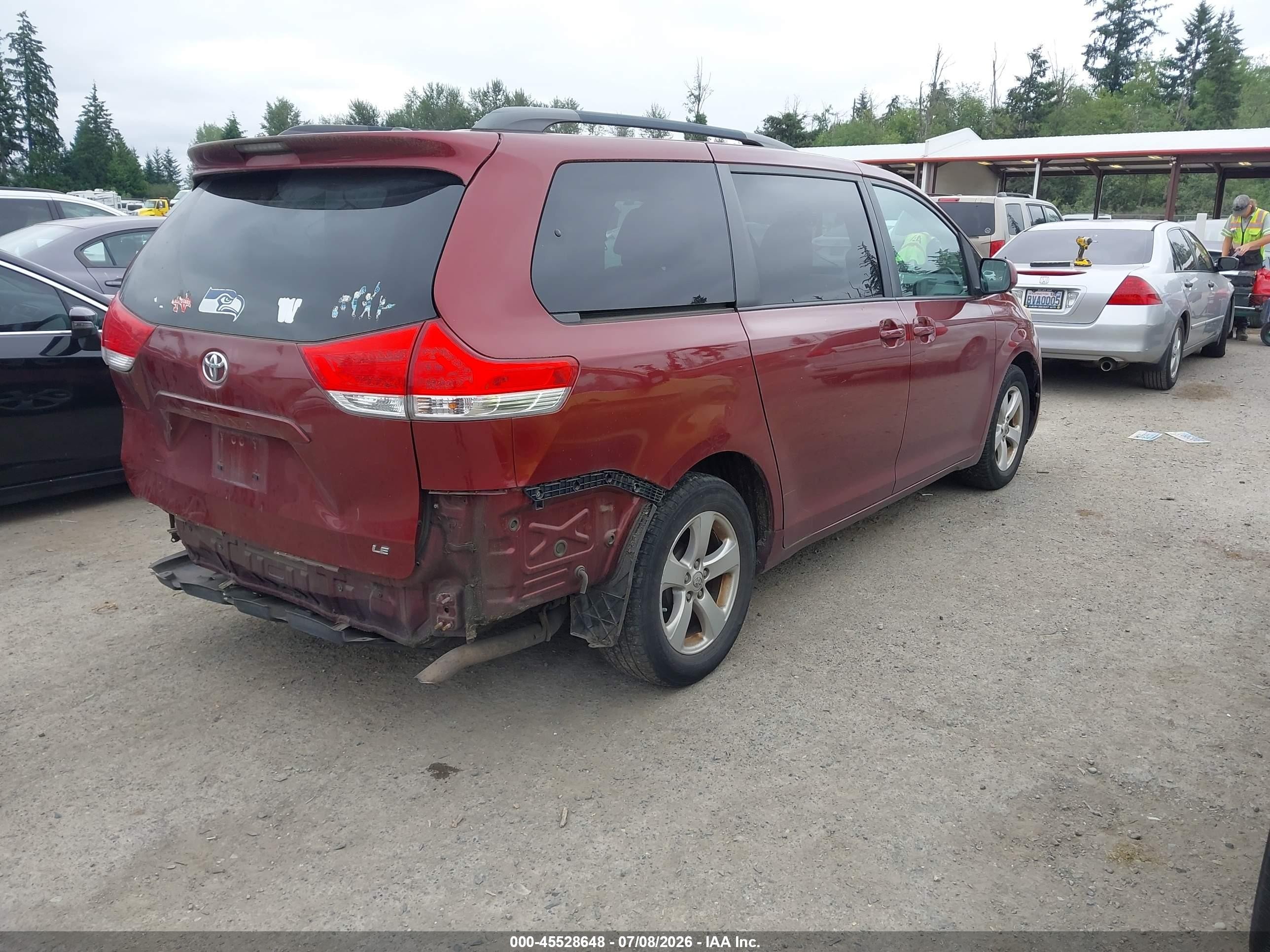 2012 Toyota Sienna Le V6 8 Passenger Red vin: 5TDKK3DC4CS273629