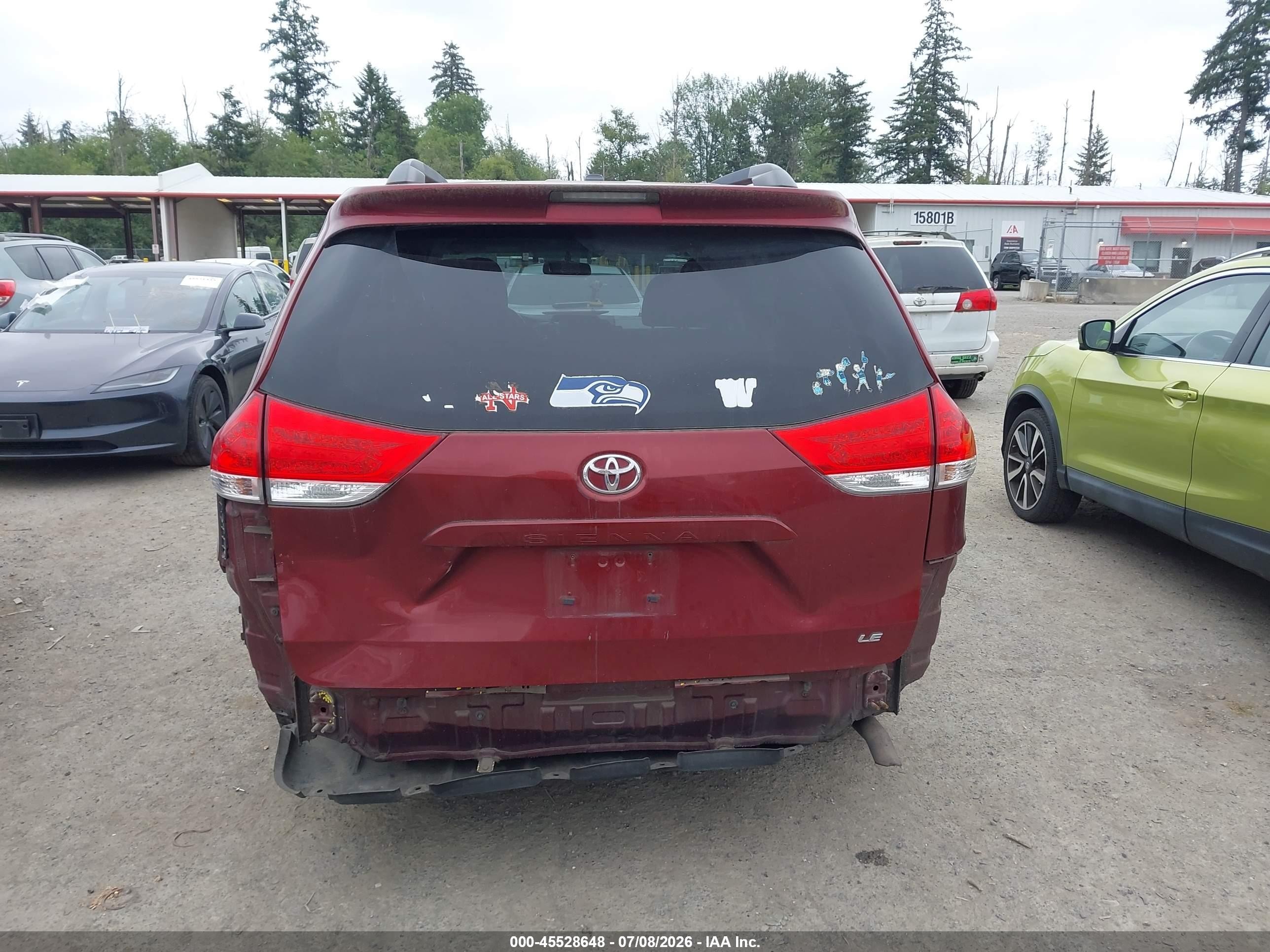 2012 Toyota Sienna Le V6 8 Passenger Red vin: 5TDKK3DC4CS273629