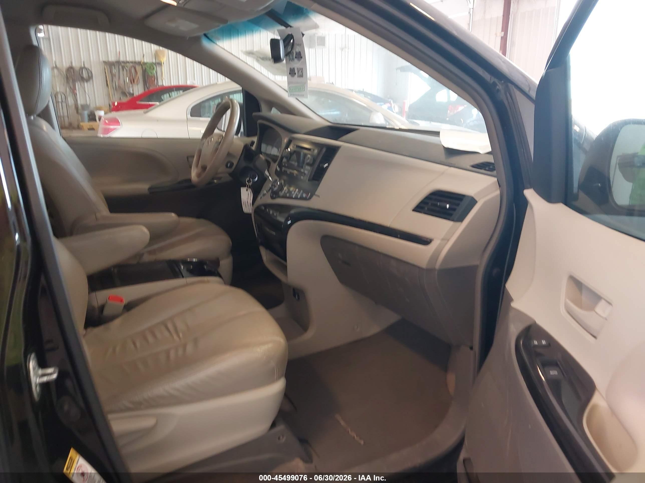 2013 Toyota Sienna Le V6 8 Passenger Black vin: 5TDKK3DC4DS290478