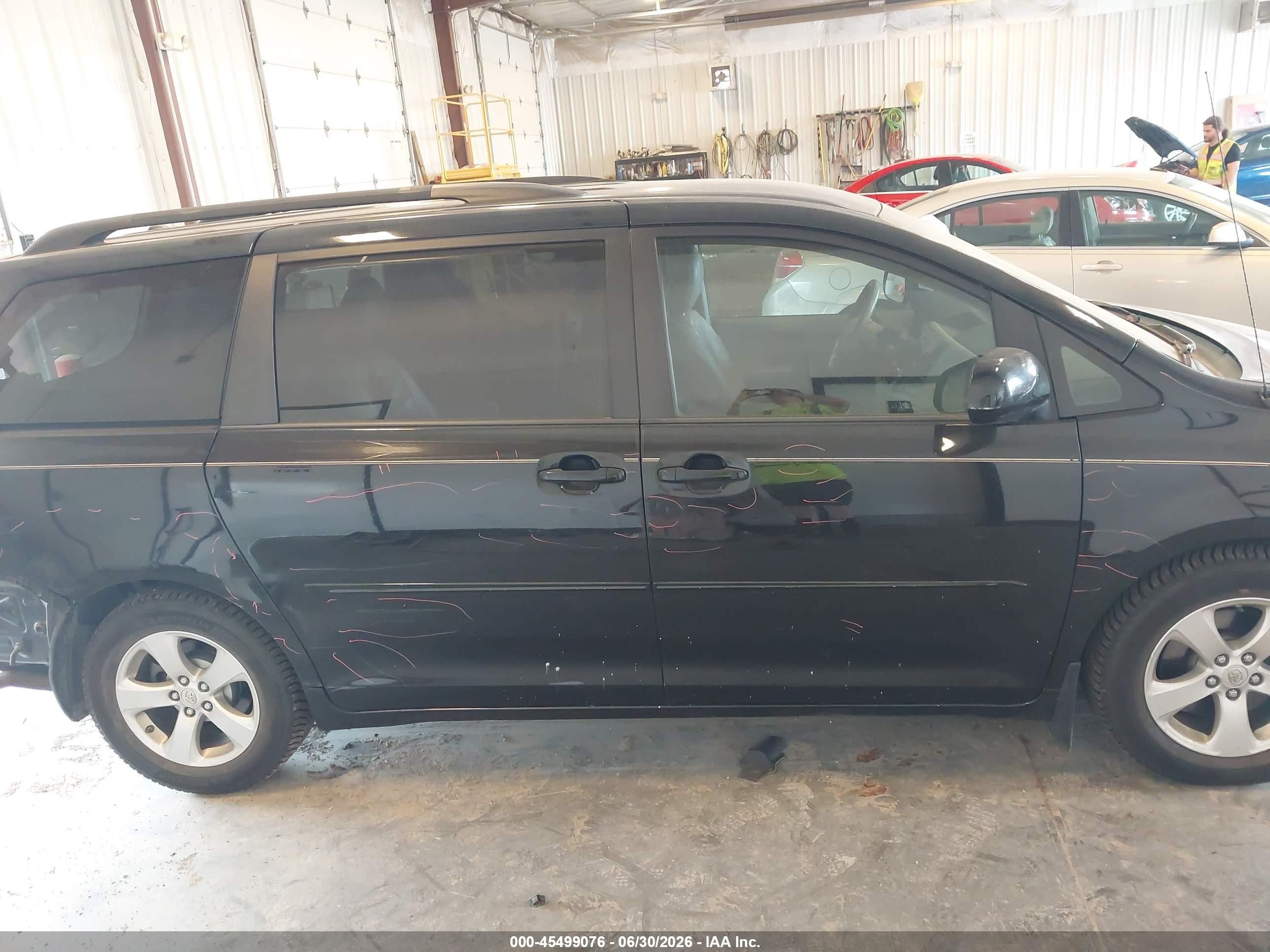 2013 Toyota Sienna Le V6 8 Passenger Black vin: 5TDKK3DC4DS290478