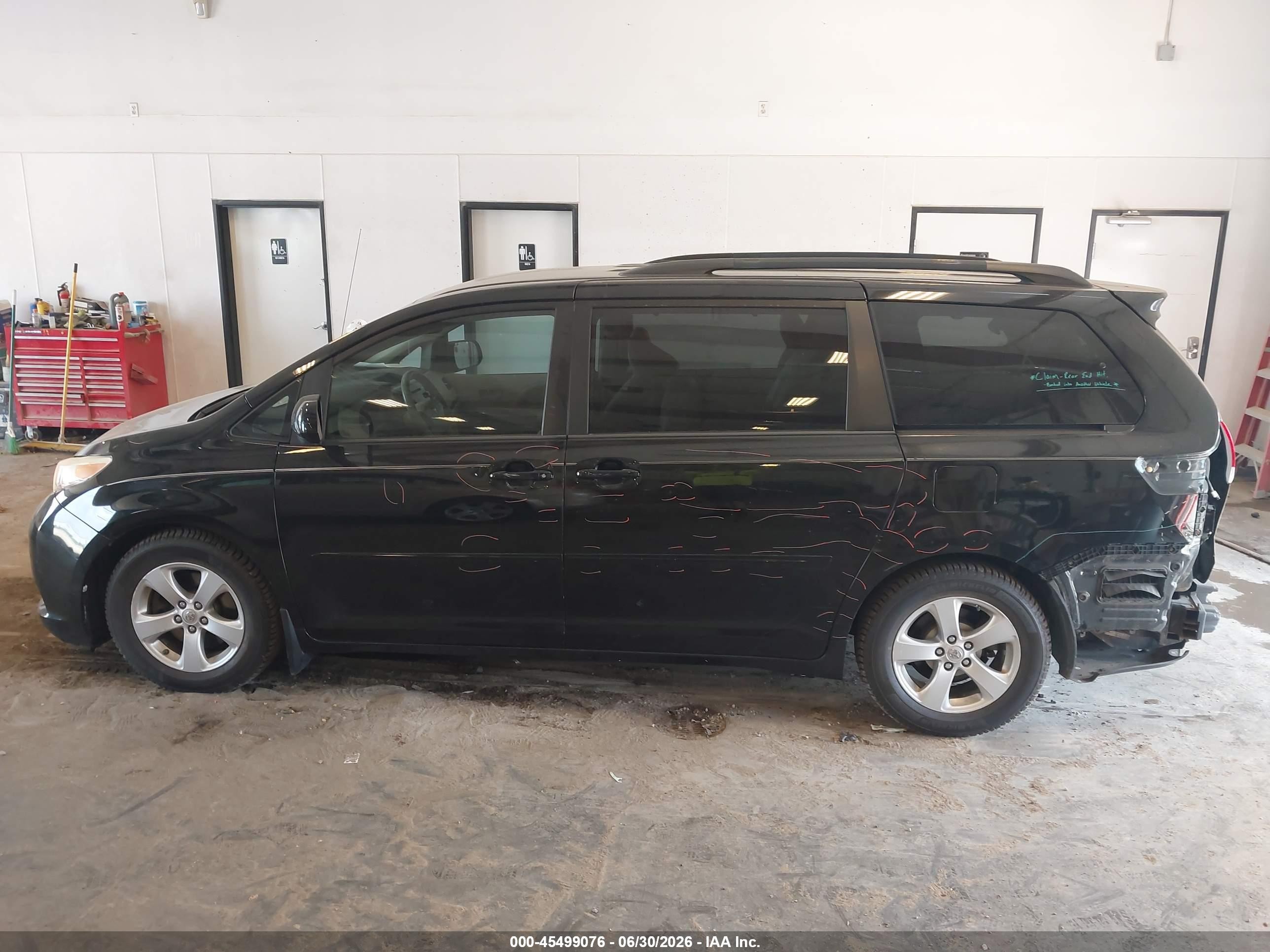 2013 Toyota Sienna Le V6 8 Passenger Black vin: 5TDKK3DC4DS290478