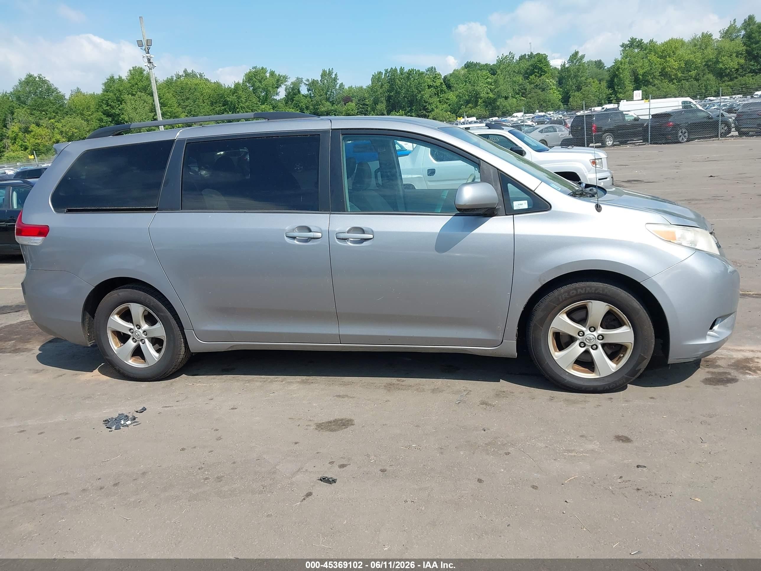 2013 Toyota Sienna Le V6 8 Passenger Серебряный vin: 5TDKK3DC4DS324855