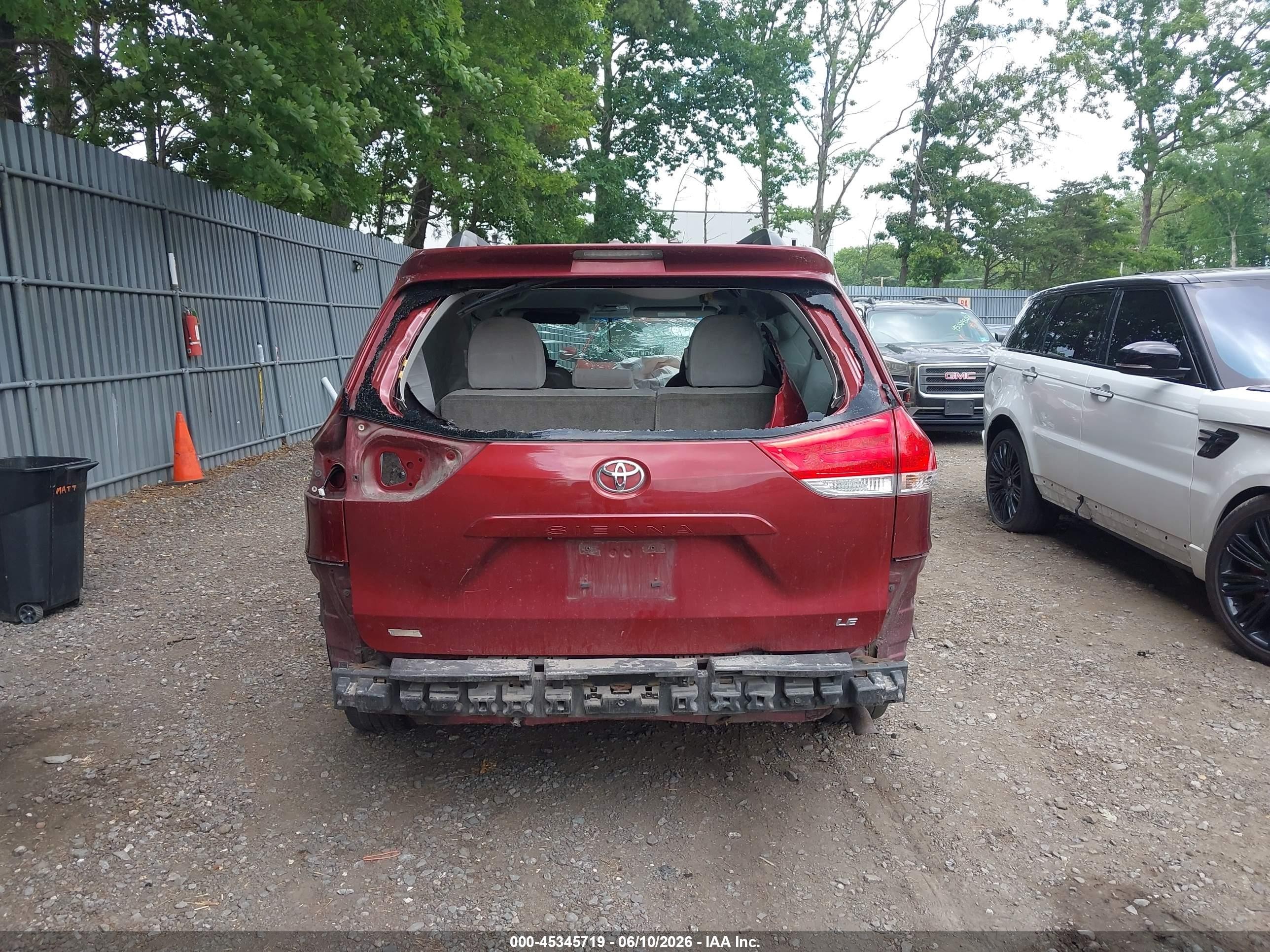 2013 Toyota Sienna Le V6 8 Passenger Red vin: 5TDKK3DC4DS336519