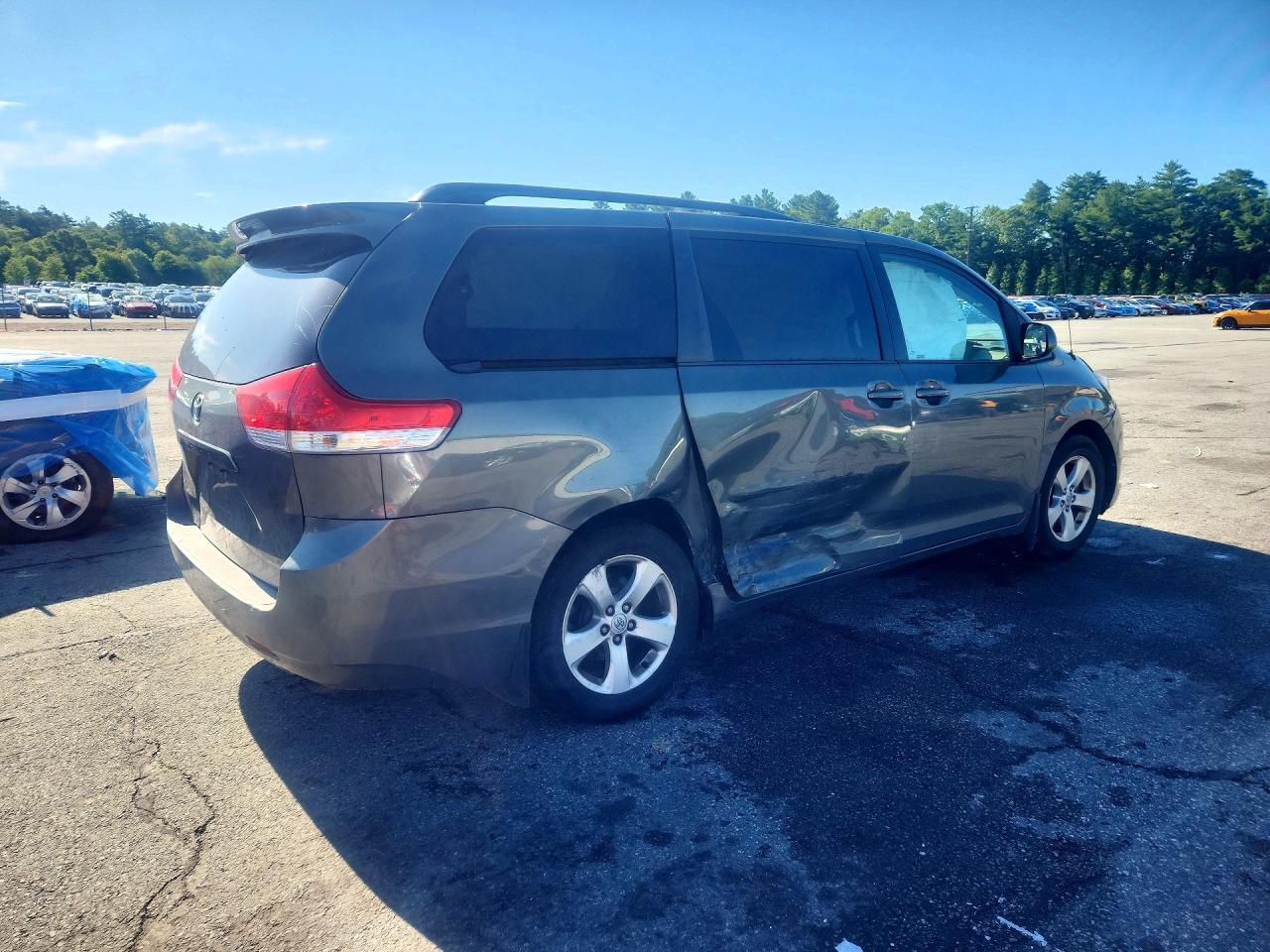 2013 Toyota Sienna Le Зеленый vin: 5TDKK3DC4DS397630