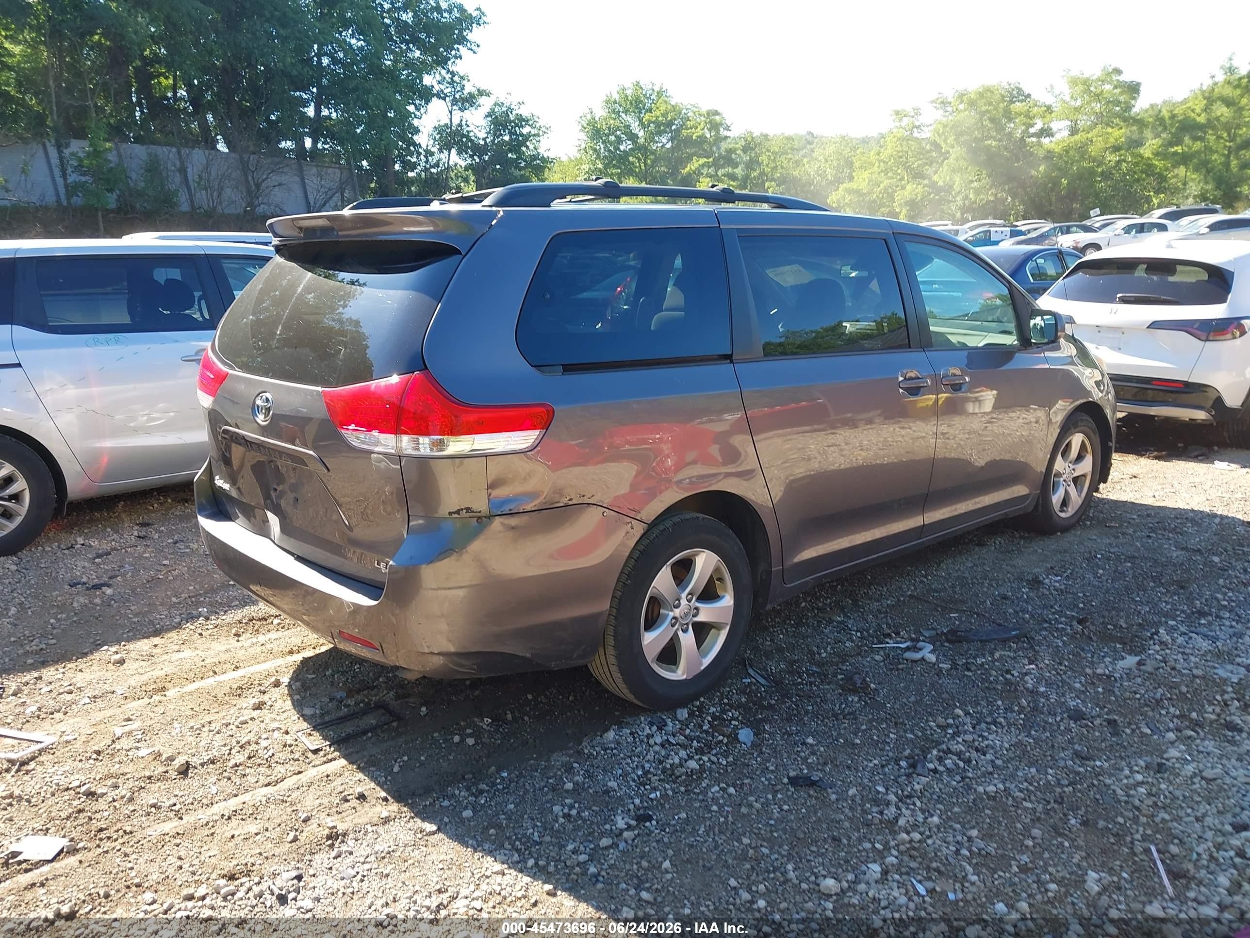 2013 Toyota Sienna Le V6 8 Passenger Gray vin: 5TDKK3DC4DS398129