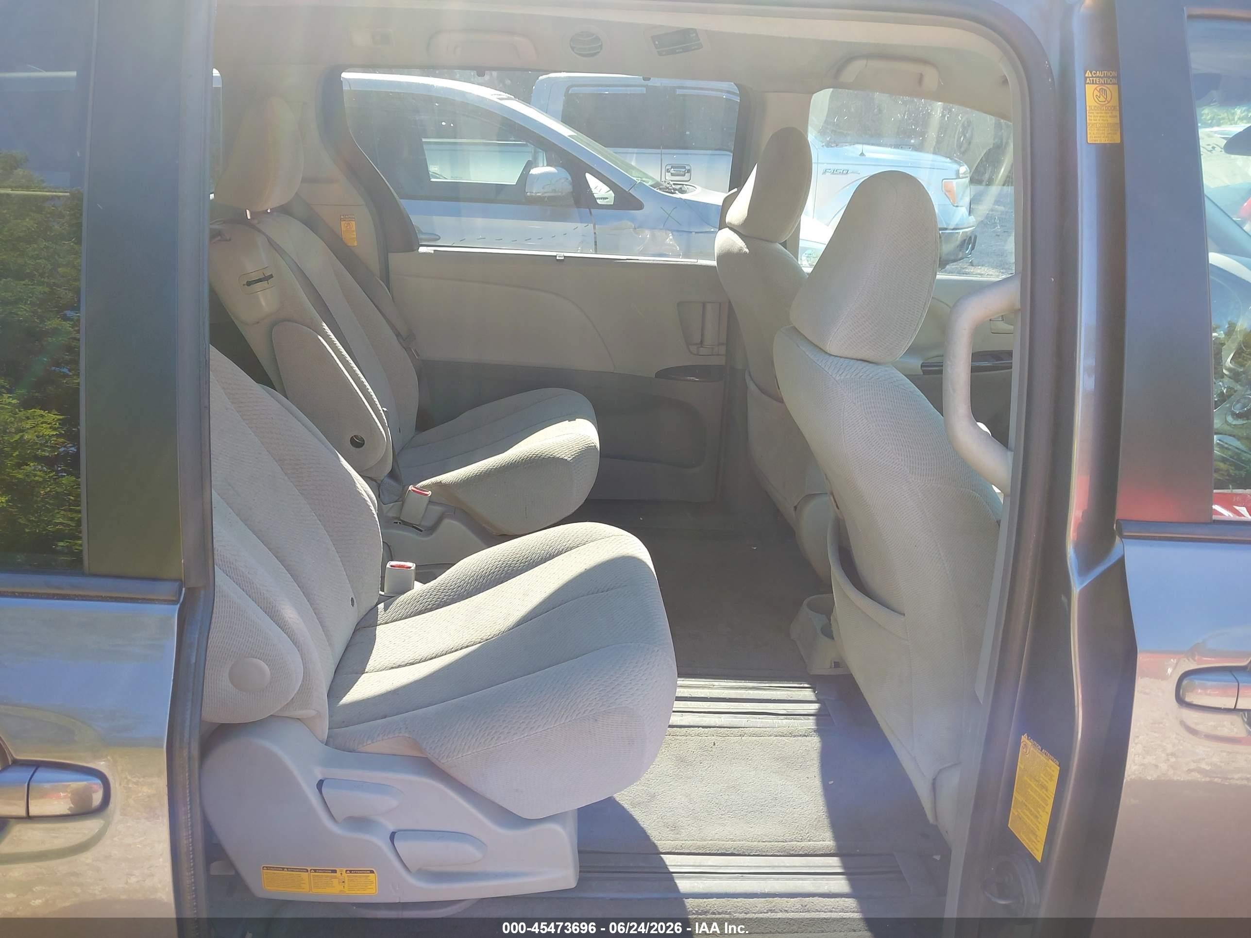 2013 Toyota Sienna Le V6 8 Passenger Gray vin: 5TDKK3DC4DS398129