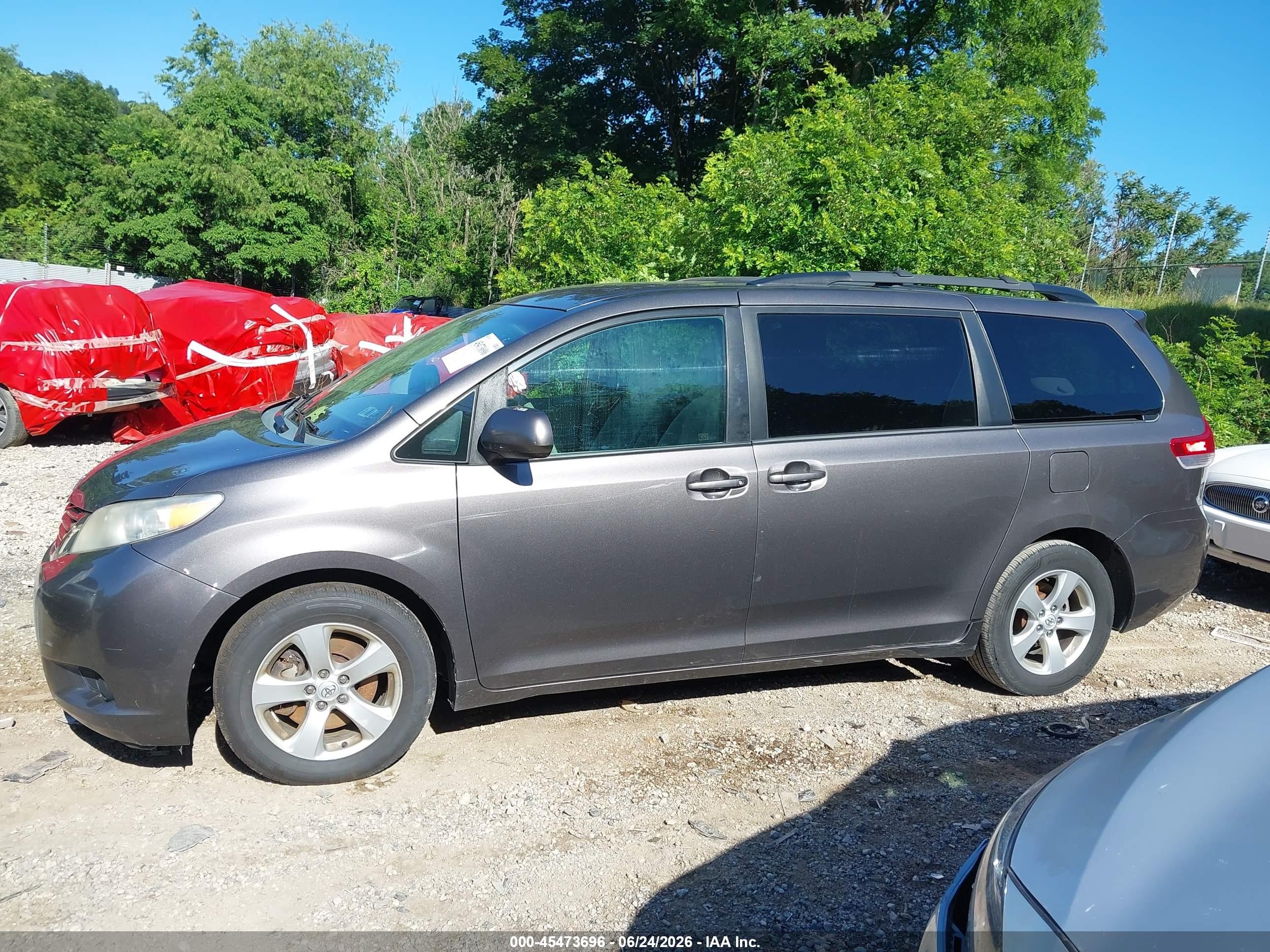 2013 Toyota Sienna Le V6 8 Passenger Gray vin: 5TDKK3DC4DS398129
