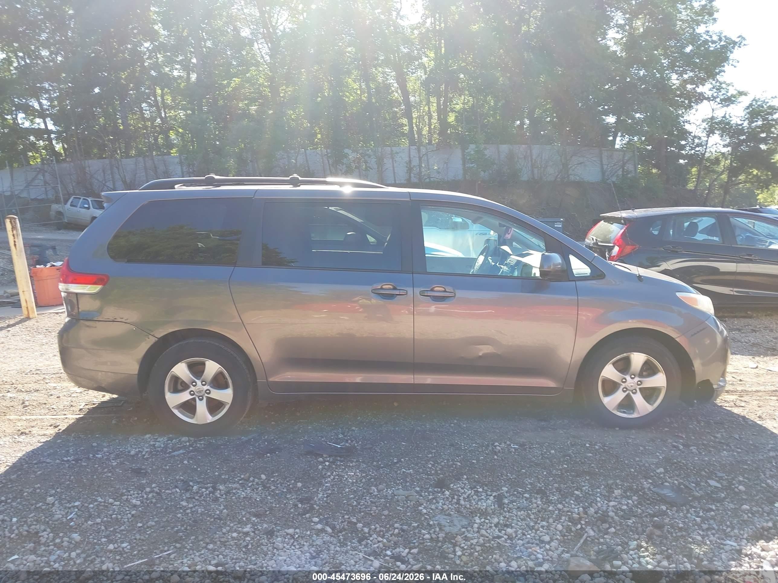 2013 Toyota Sienna Le V6 8 Passenger Gray vin: 5TDKK3DC4DS398129