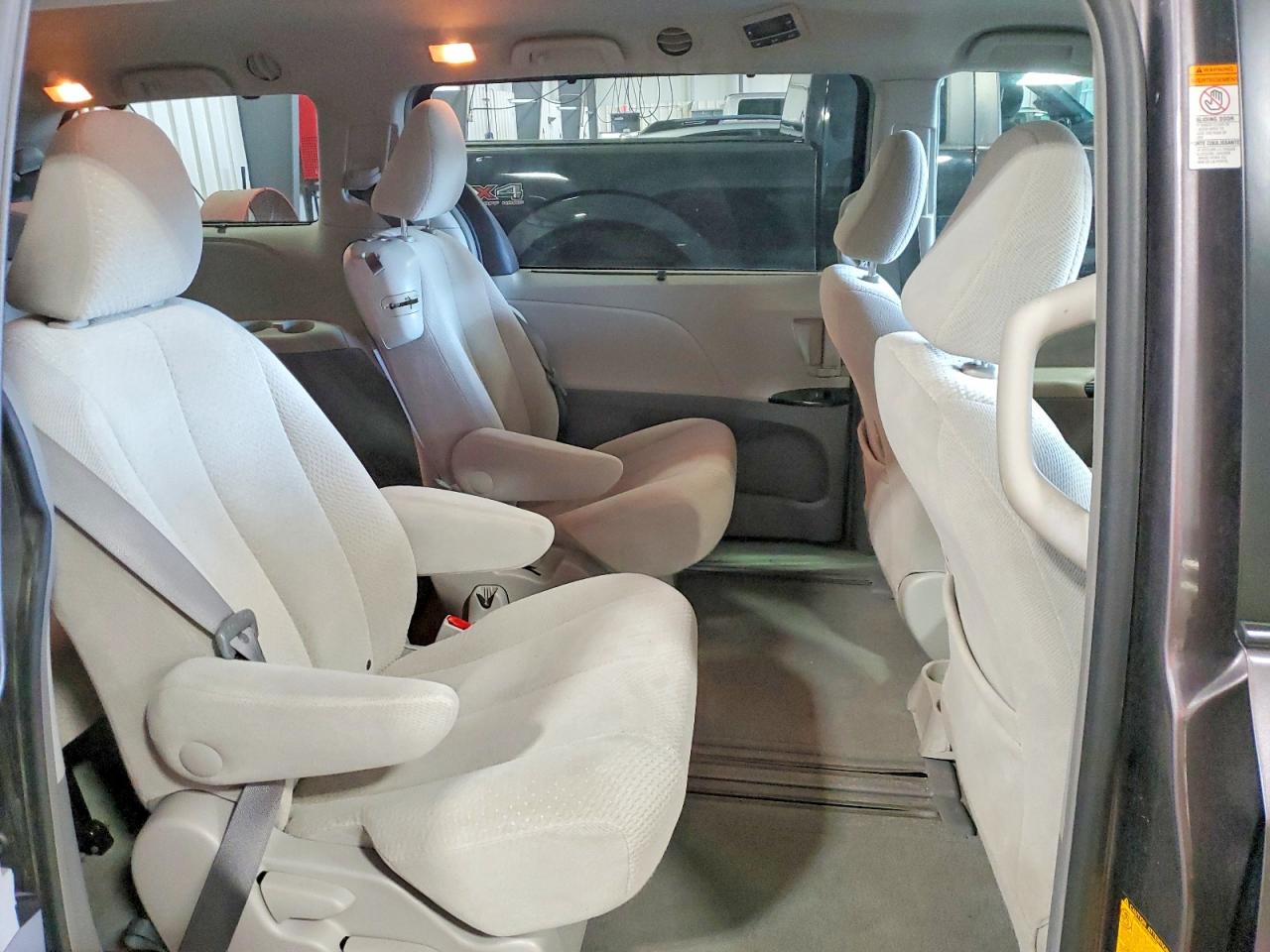 2013 Toyota Sienna Le Gray vin: 5TDKK3DC4DS404592