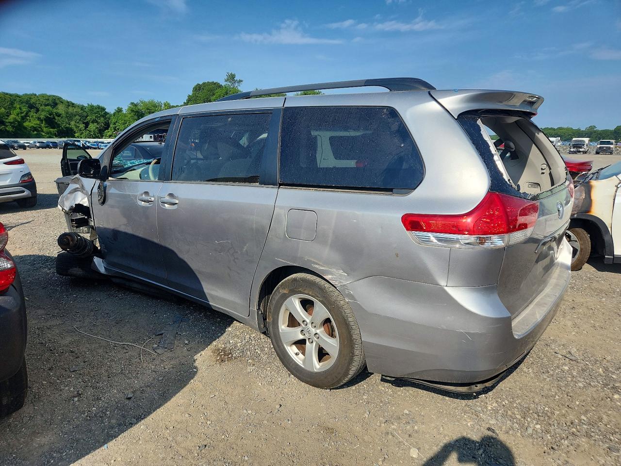 2014 Toyota Sienna Le Silver vin: 5TDKK3DC4ES406649
