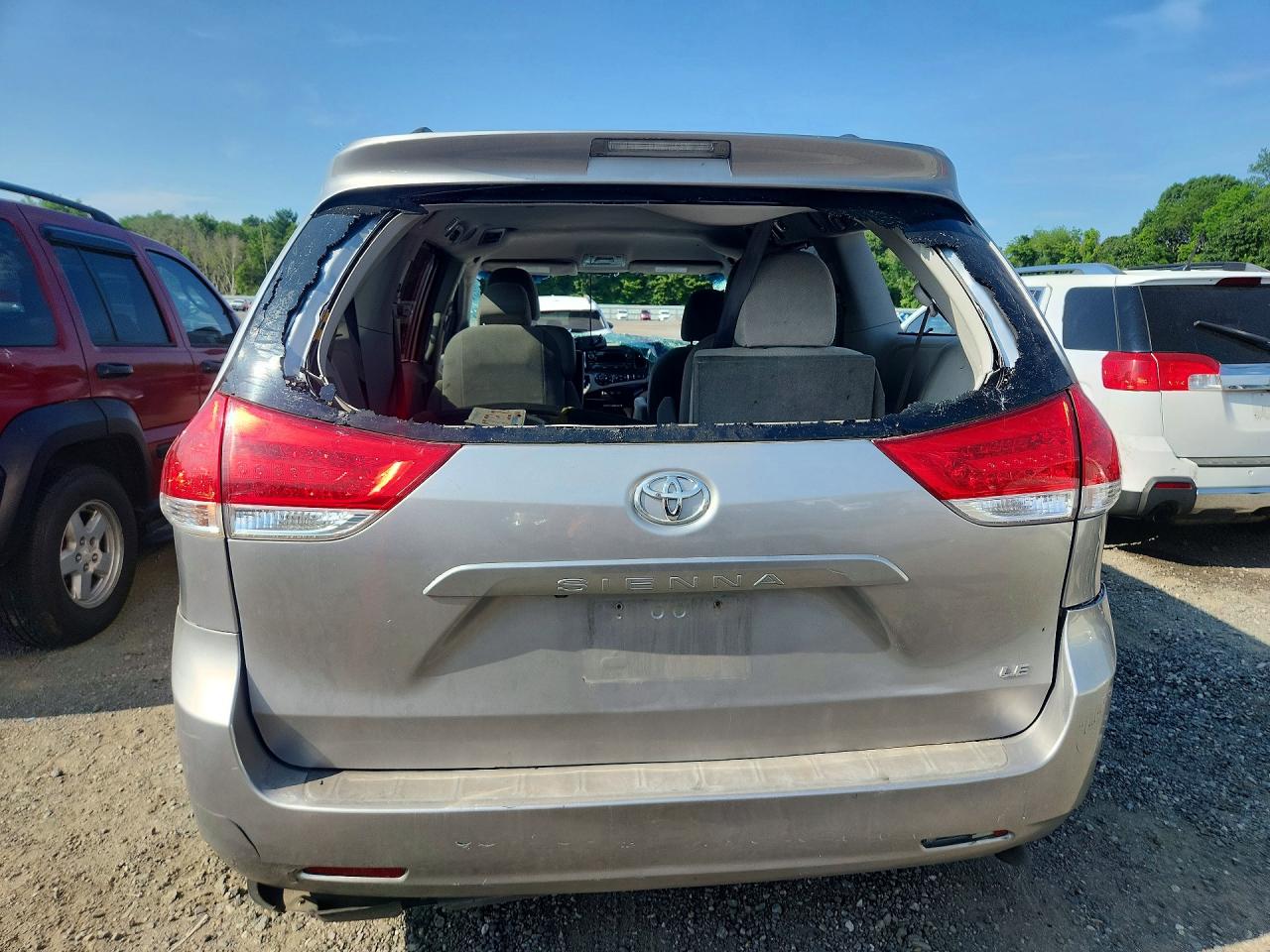 2014 Toyota Sienna Le Silver vin: 5TDKK3DC4ES406649