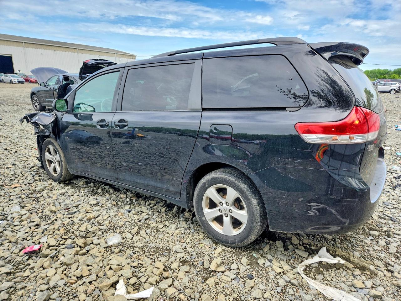 2014 Toyota Sienna Le Black vin: 5TDKK3DC4ES417117
