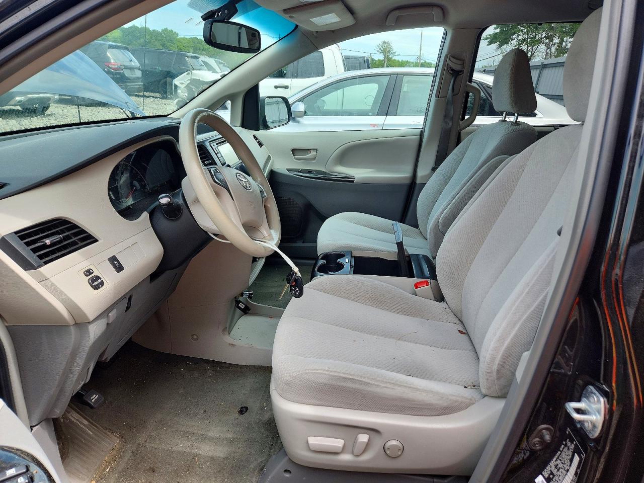 2014 Toyota Sienna Le Black vin: 5TDKK3DC4ES417117