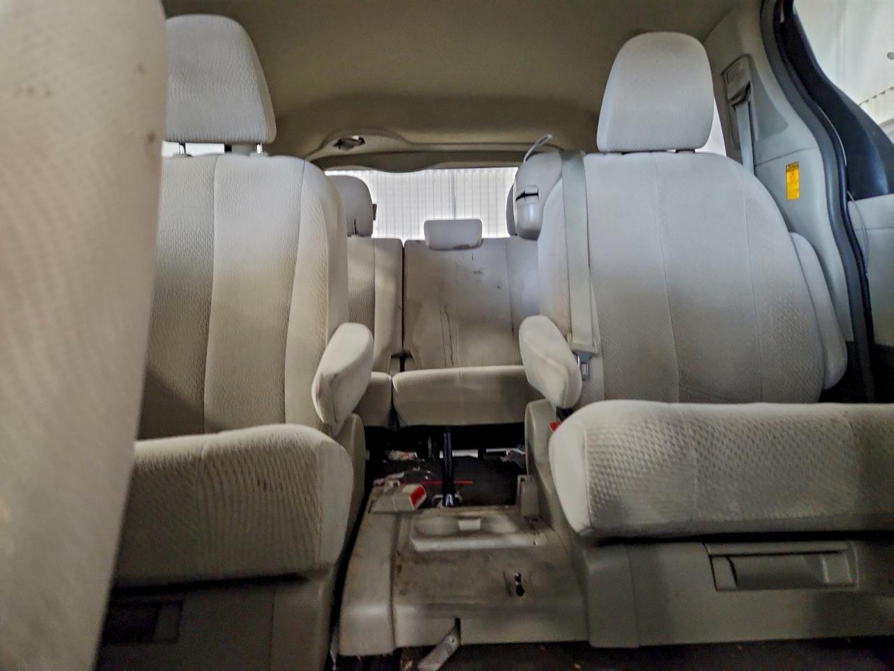 2014 Toyota Sienna Le Желто-коричневый vin: 5TDKK3DC4ES435049