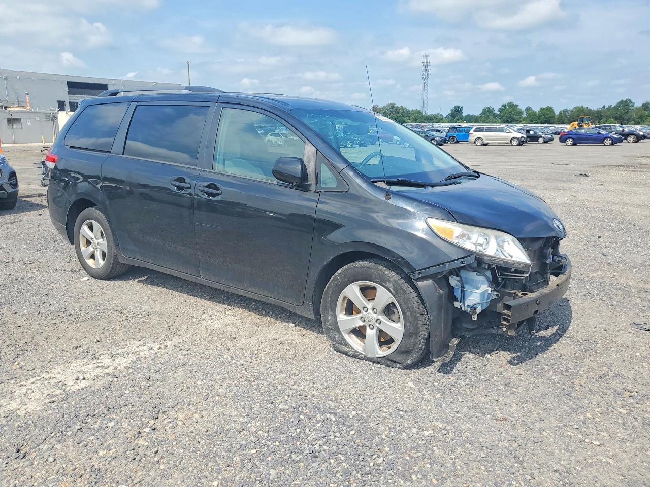 2014 Toyota Sienna Le Black vin: 5TDKK3DC4ES472764