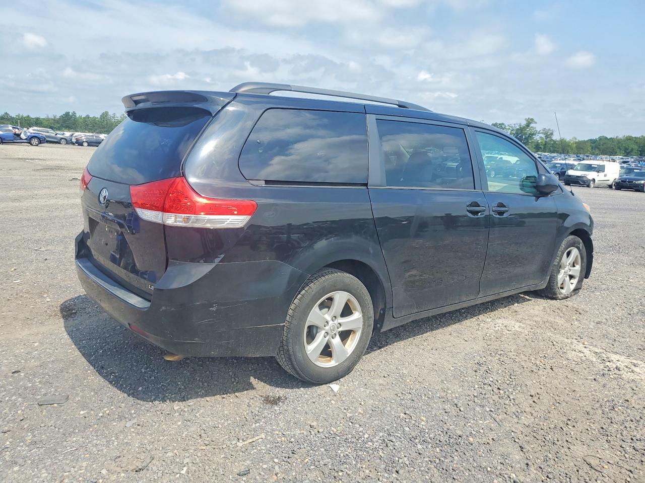 2014 Toyota Sienna Le Black vin: 5TDKK3DC4ES472764