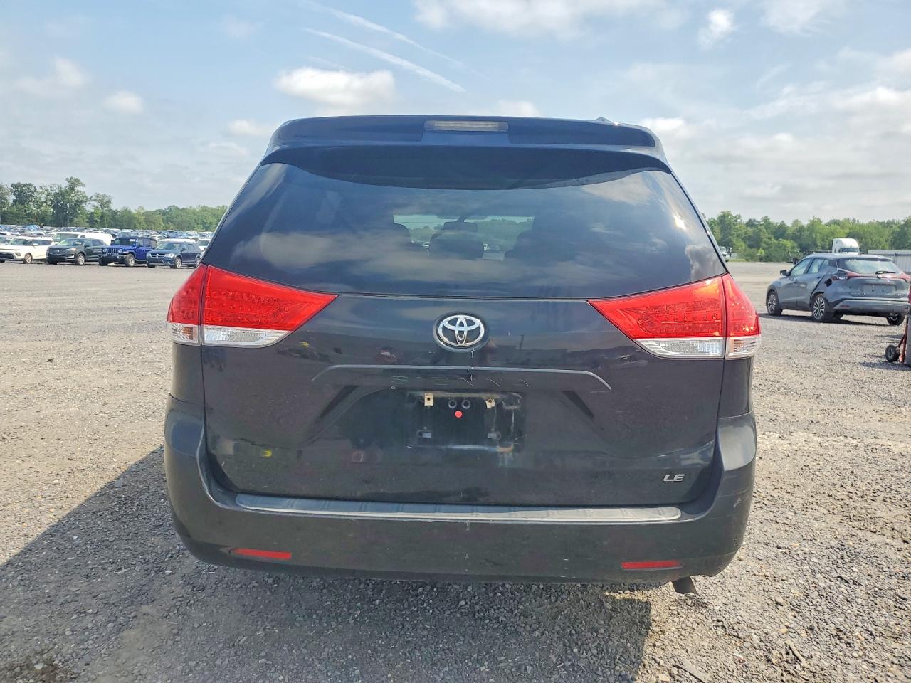 2014 Toyota Sienna Le Black vin: 5TDKK3DC4ES472764