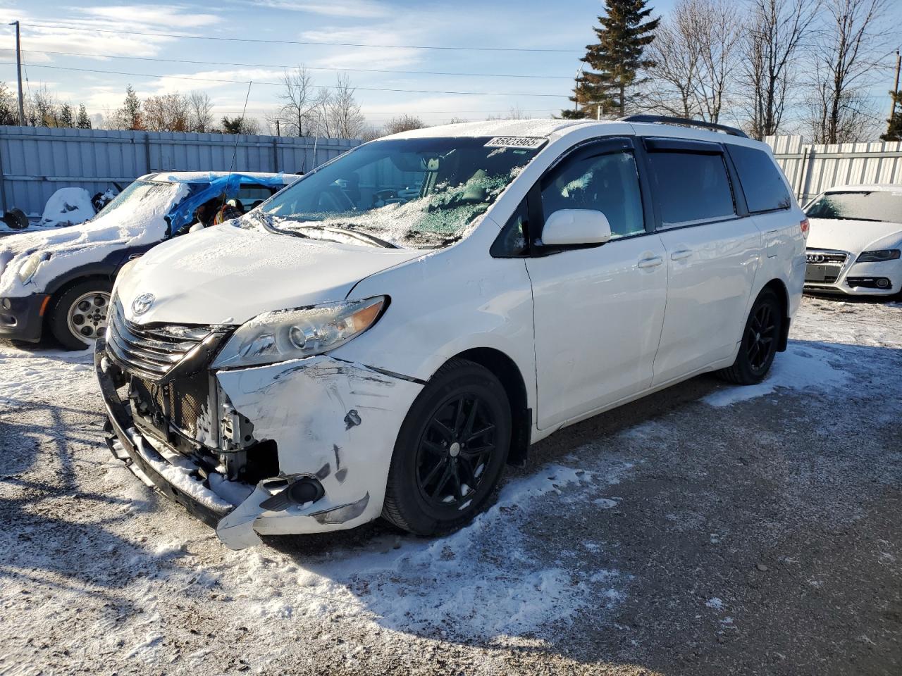 2014 Toyota Sienna Le White vin: 5TDKK3DC4ES483795