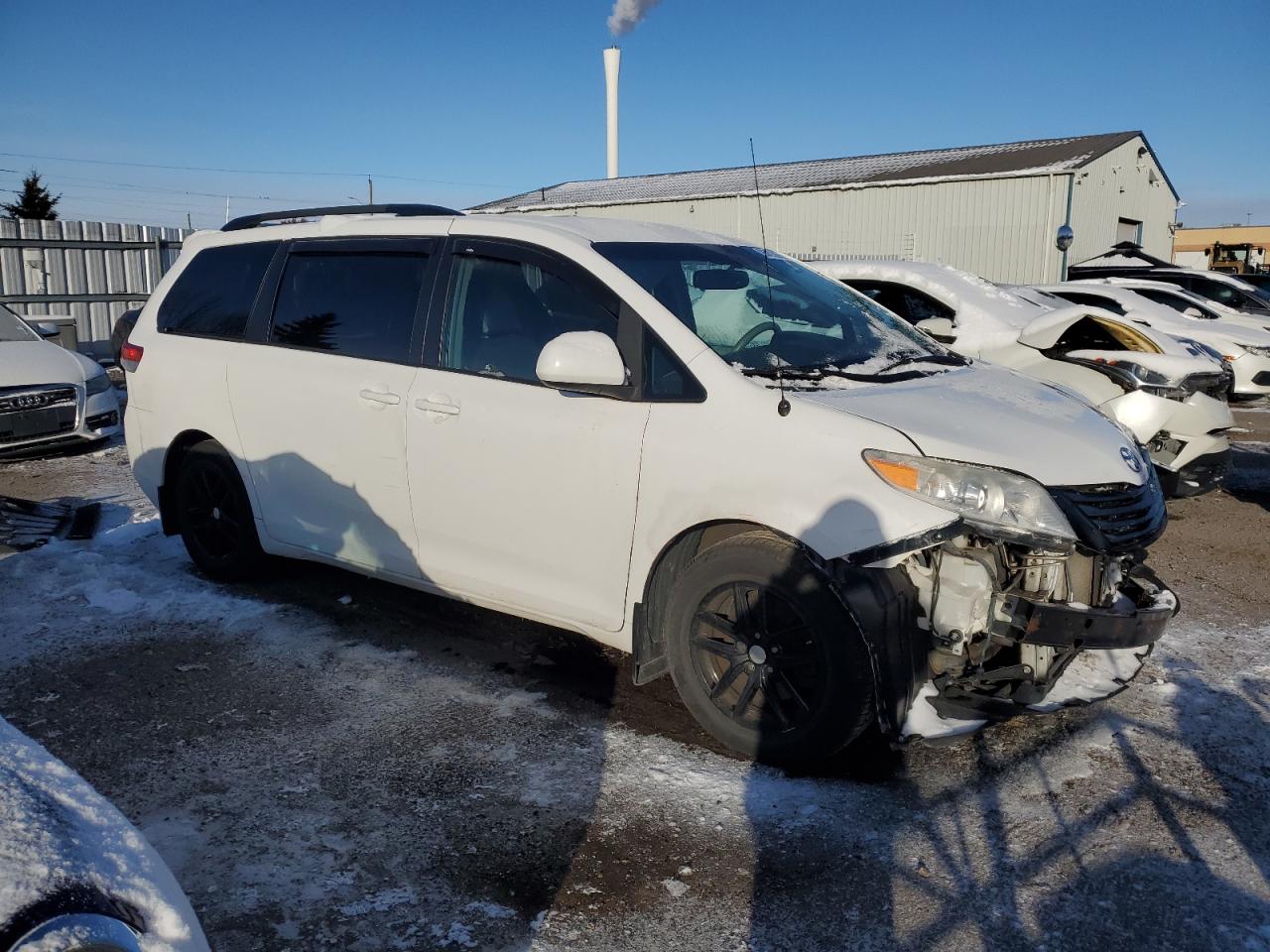 2014 Toyota Sienna Le White vin: 5TDKK3DC4ES483795