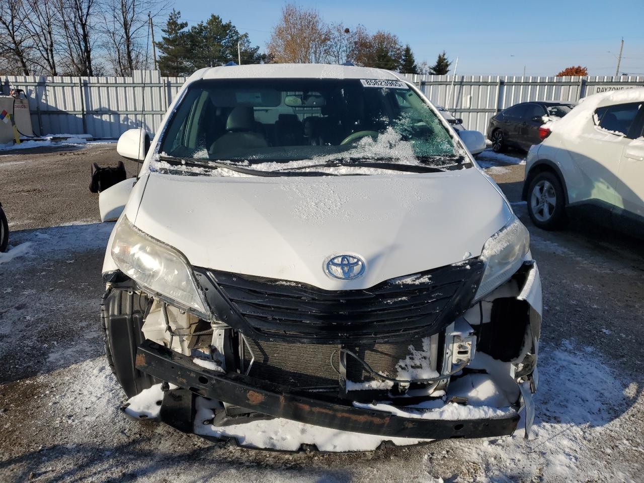2014 Toyota Sienna Le White vin: 5TDKK3DC4ES483795