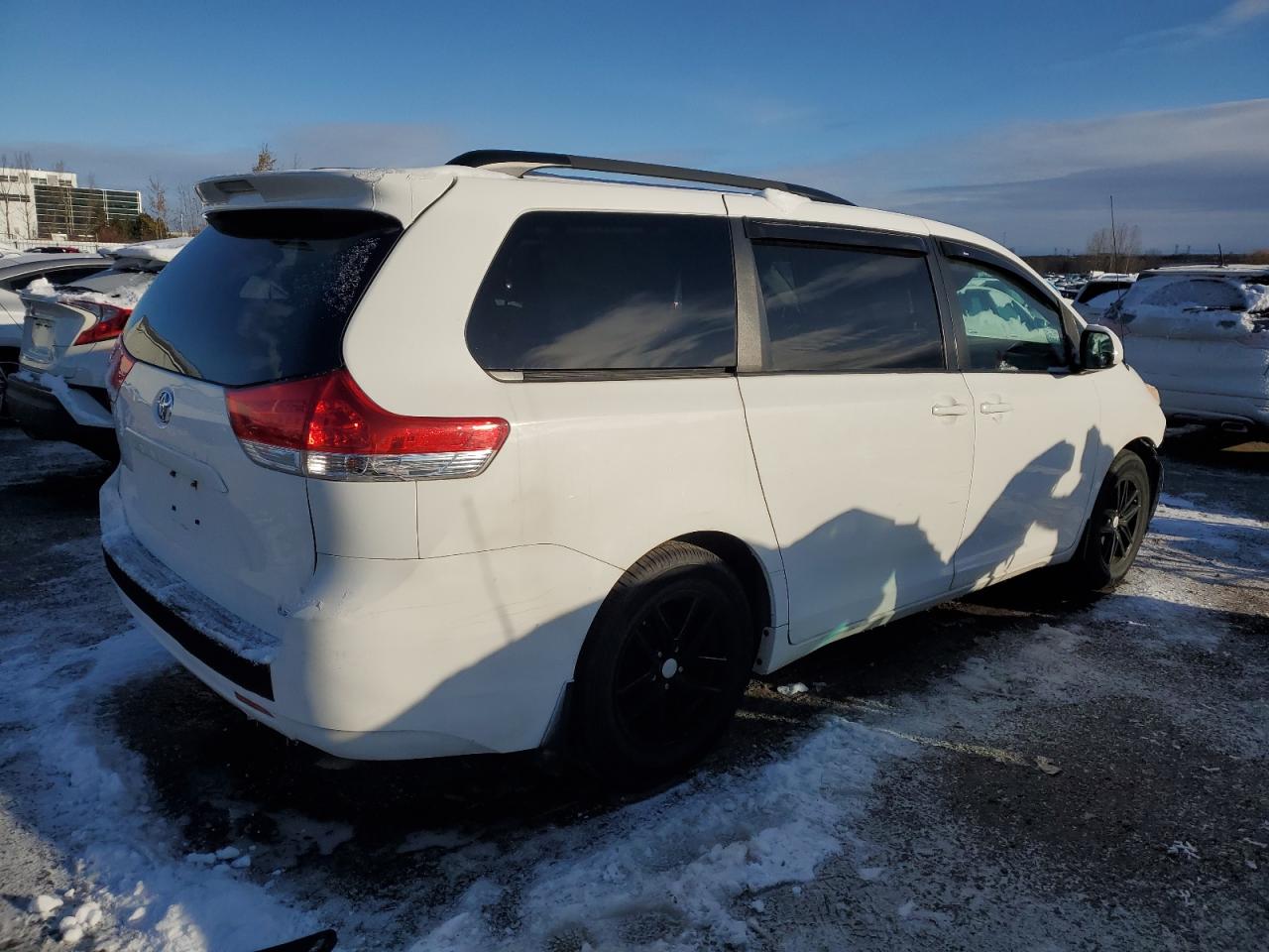 2014 Toyota Sienna Le White vin: 5TDKK3DC4ES483795
