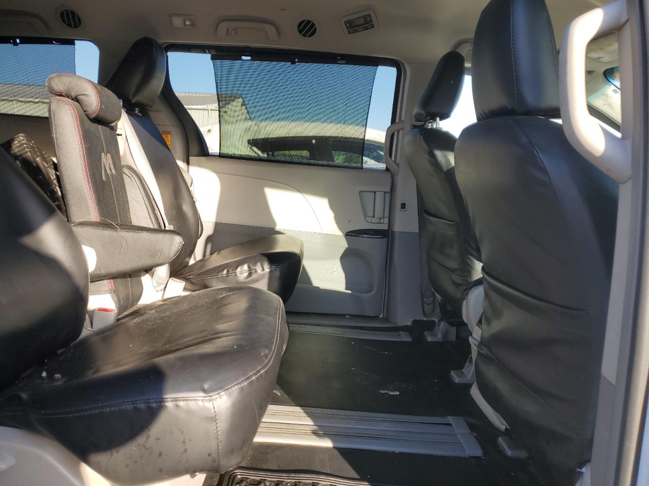 2014 Toyota Sienna Le White vin: 5TDKK3DC4ES483795