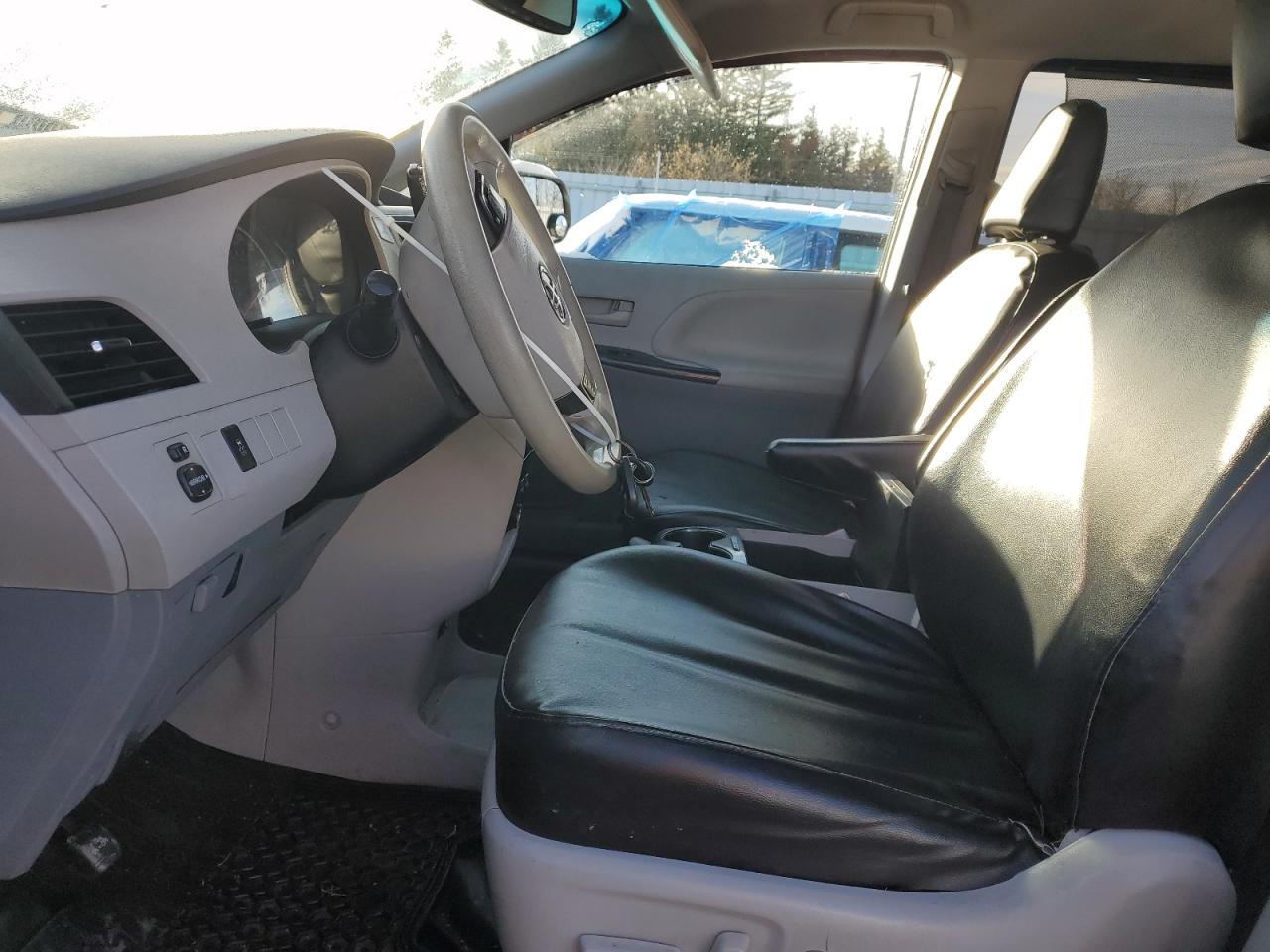 2014 Toyota Sienna Le White vin: 5TDKK3DC4ES483795
