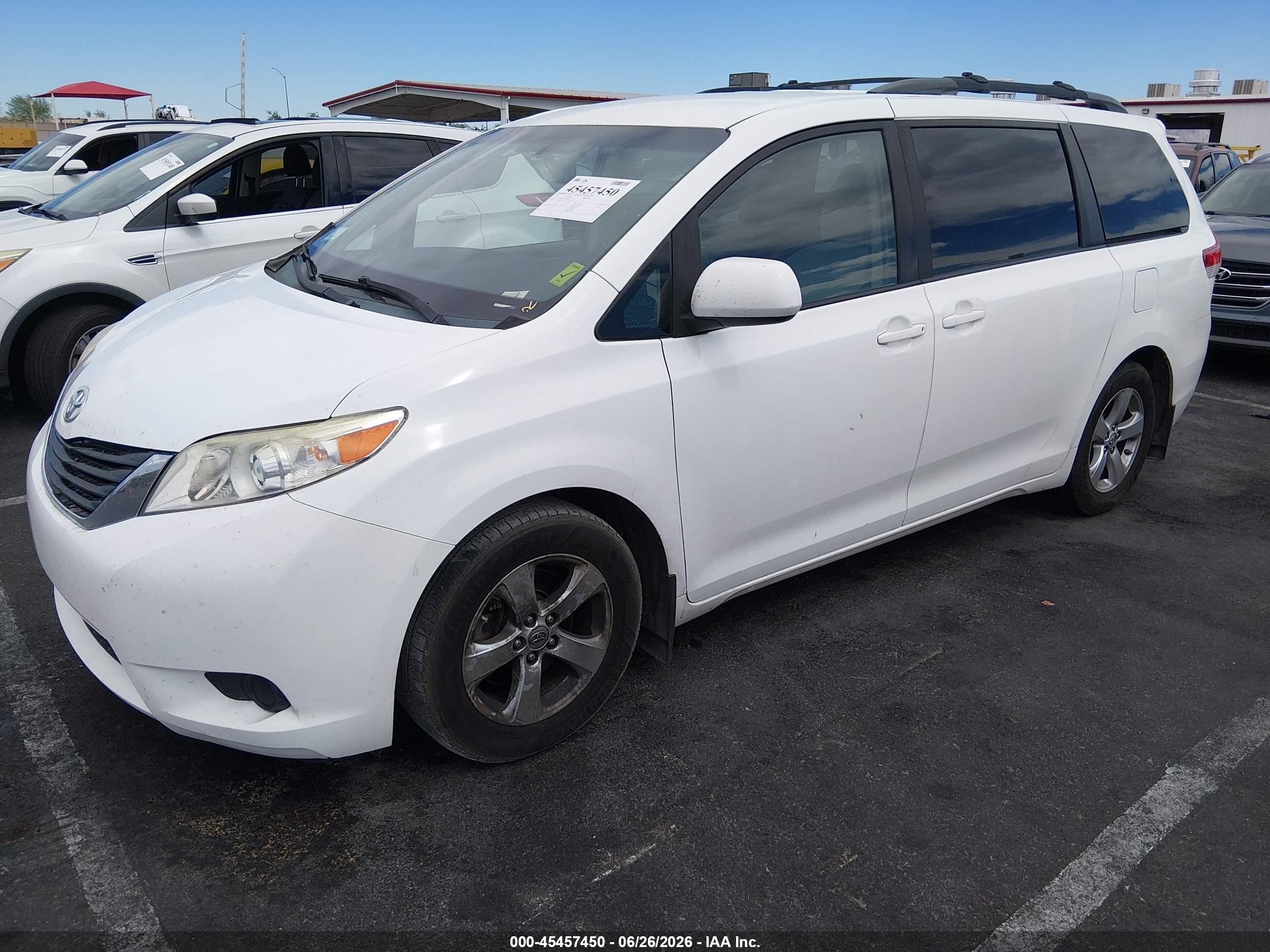 2014 Toyota Sienna Le V6 8 Passenger White vin: 5TDKK3DC4ES489824