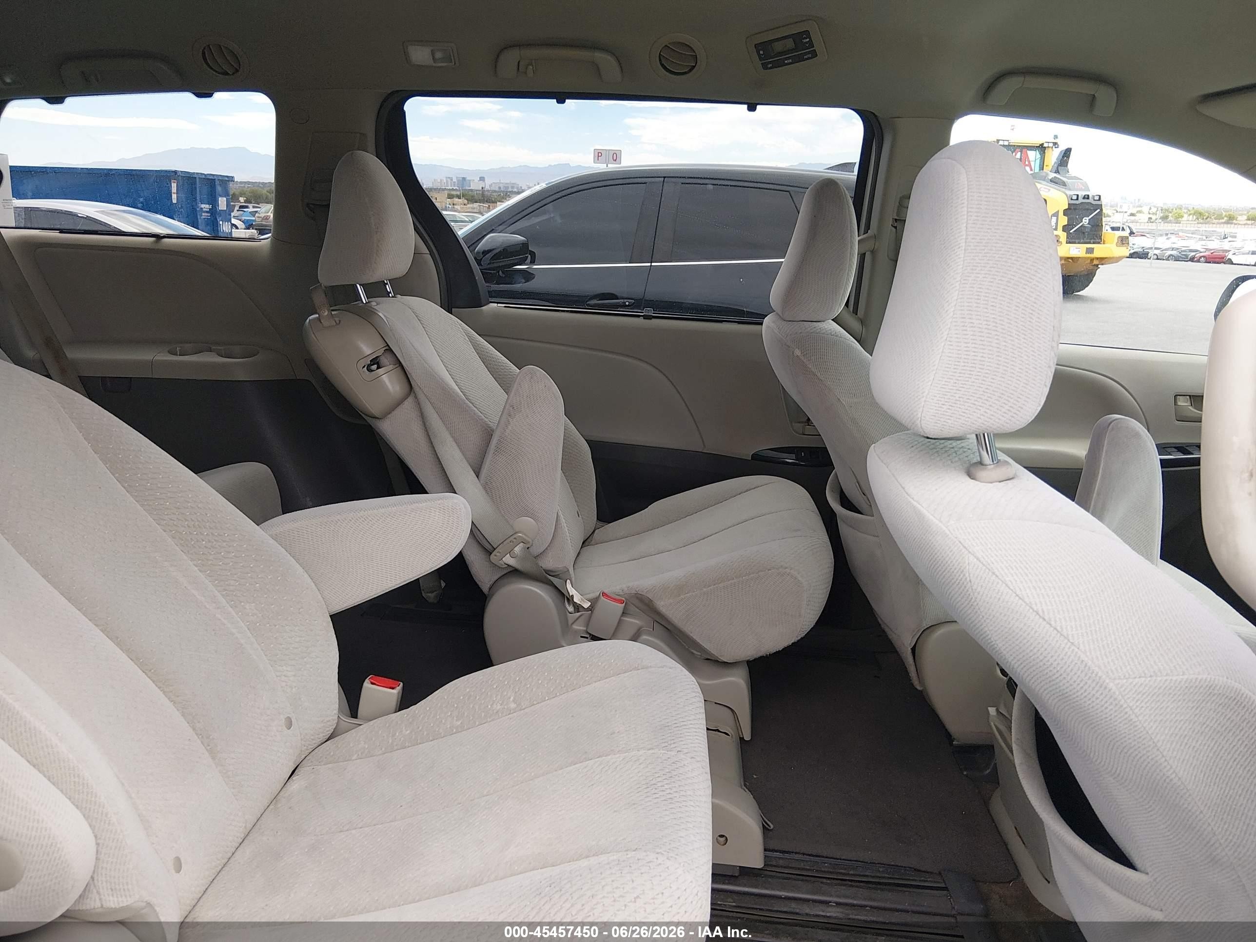 2014 Toyota Sienna Le V6 8 Passenger White vin: 5TDKK3DC4ES489824