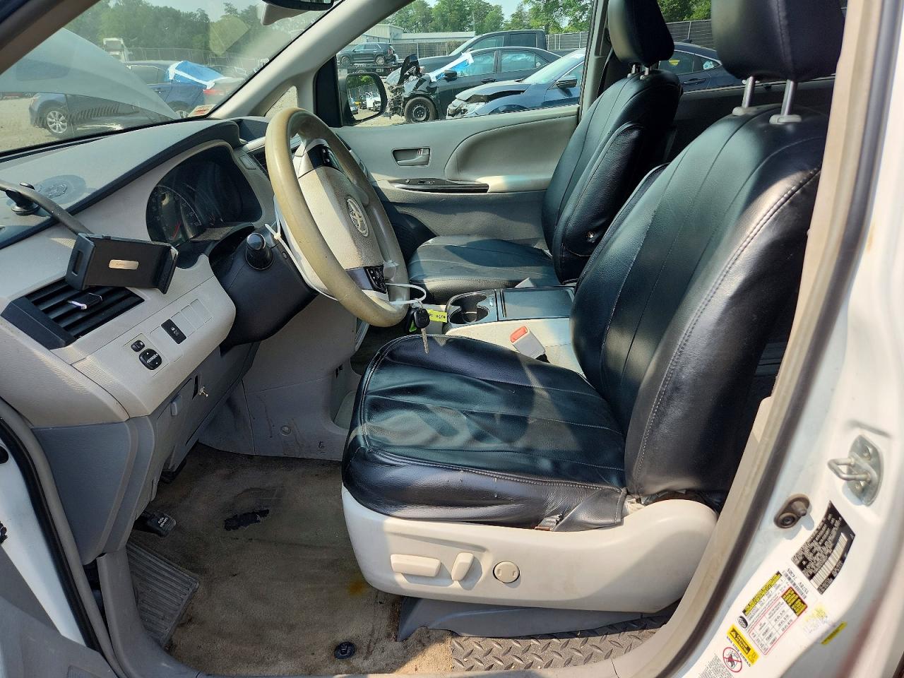 2014 Toyota Sienna Le Black vin: 5TDKK3DC4ES496031
