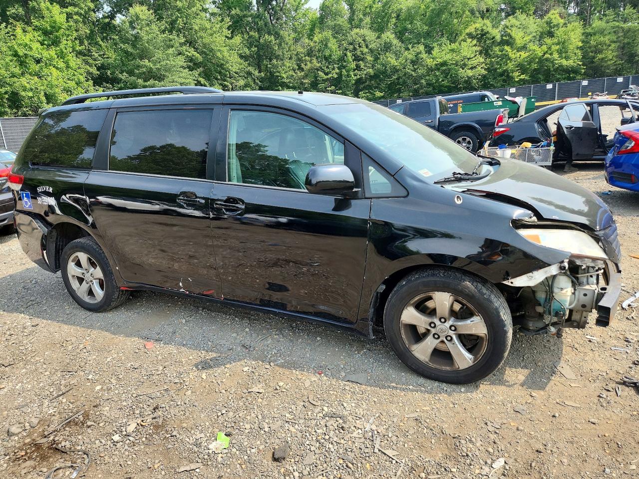 2014 Toyota Sienna Le Black vin: 5TDKK3DC4ES496031