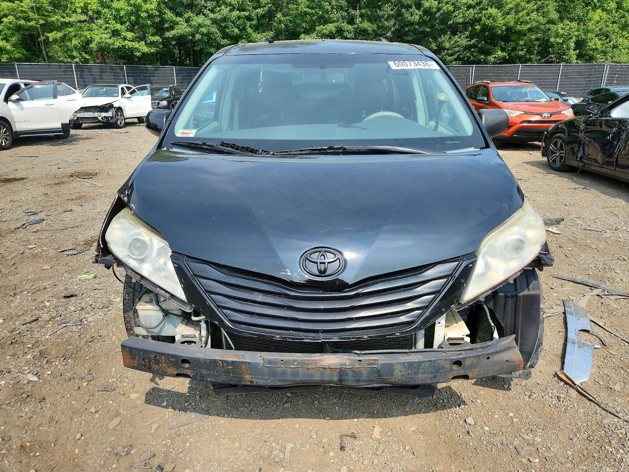2014 Toyota Sienna Le Black vin: 5TDKK3DC4ES496031