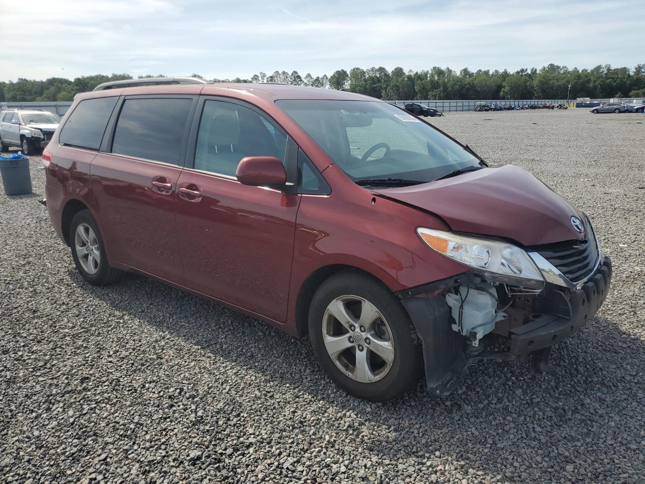 2014 Toyota Sienna Le Red vin: 5TDKK3DC4ES502748