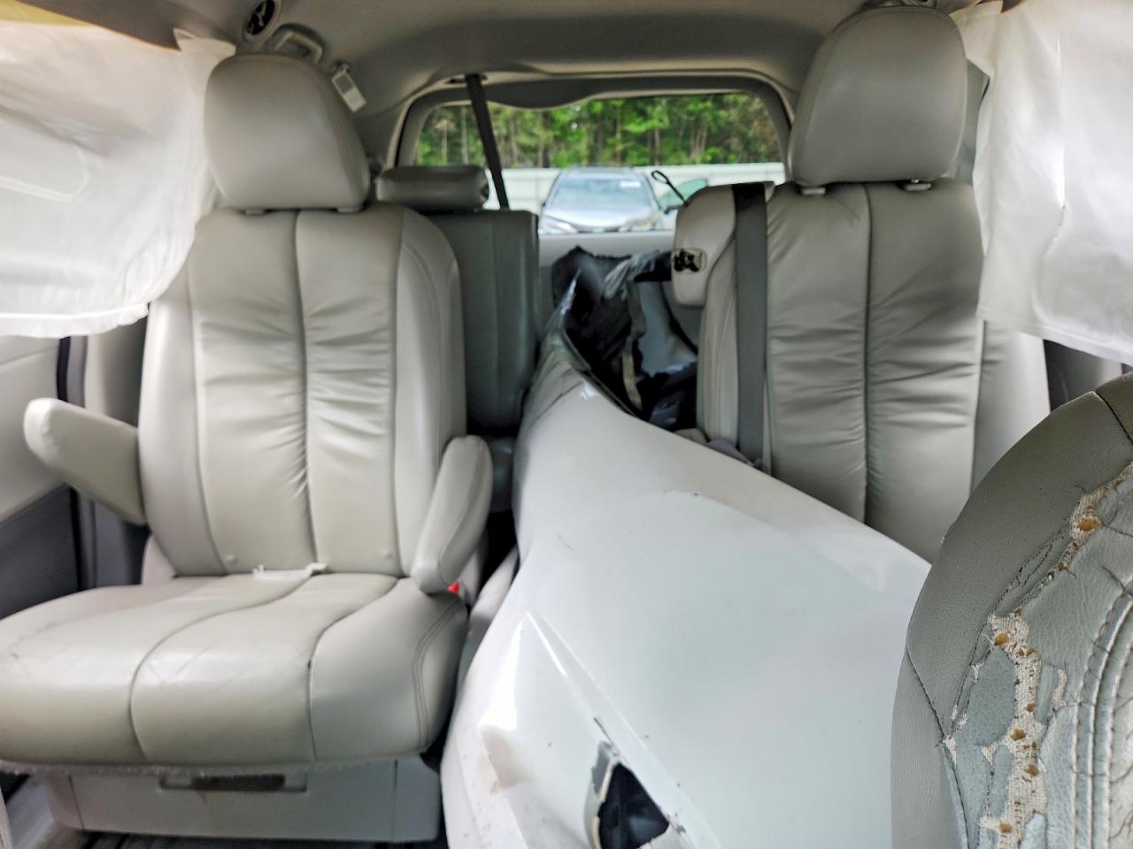 2014 Toyota Sienna Le White vin: 5TDKK3DC4ES503639
