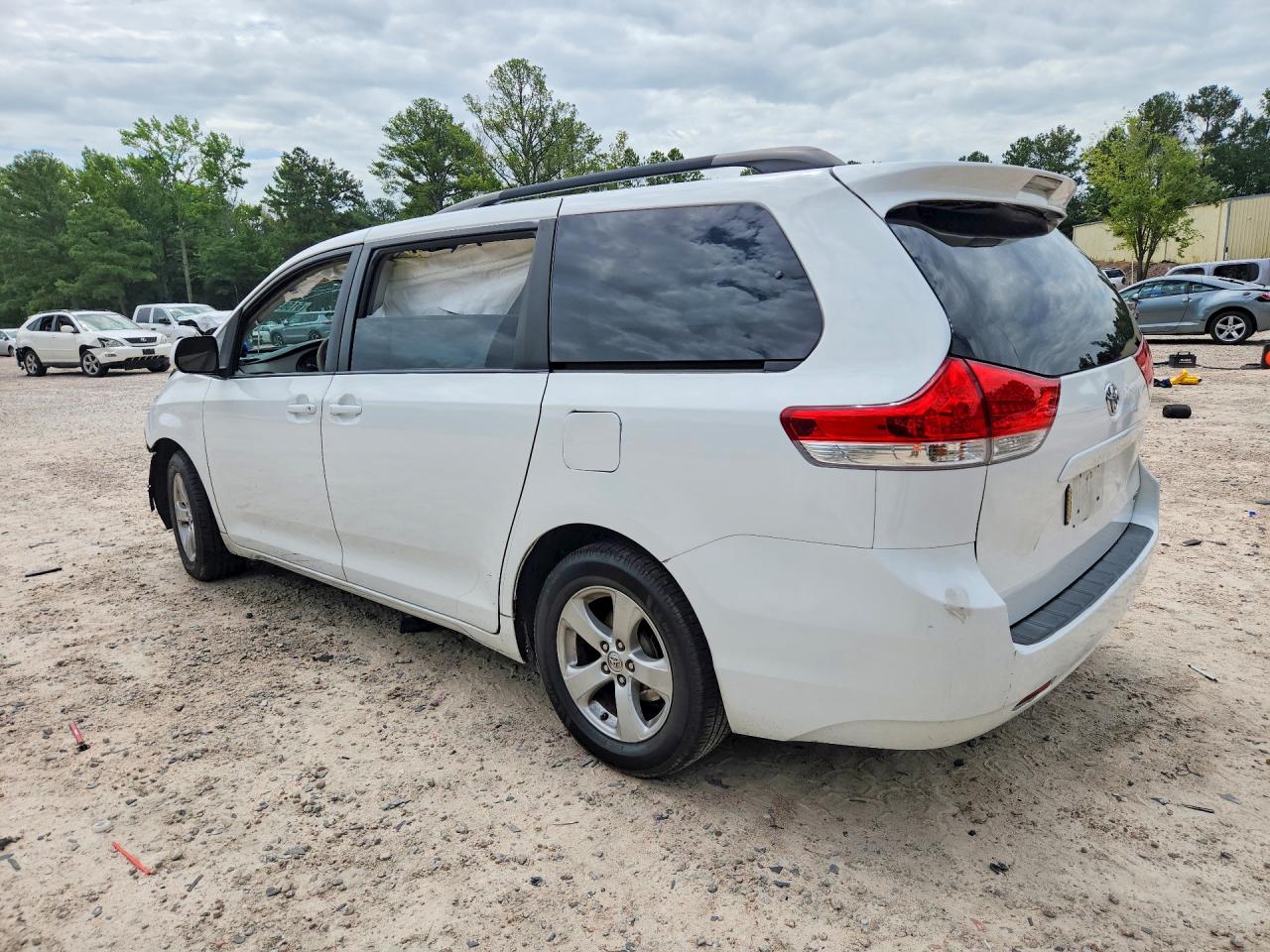 2014 Toyota Sienna Le White vin: 5TDKK3DC4ES503639