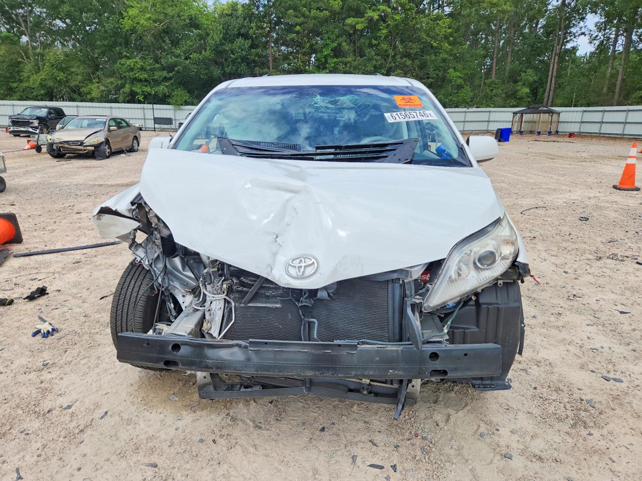 2014 Toyota Sienna Le White vin: 5TDKK3DC4ES503639