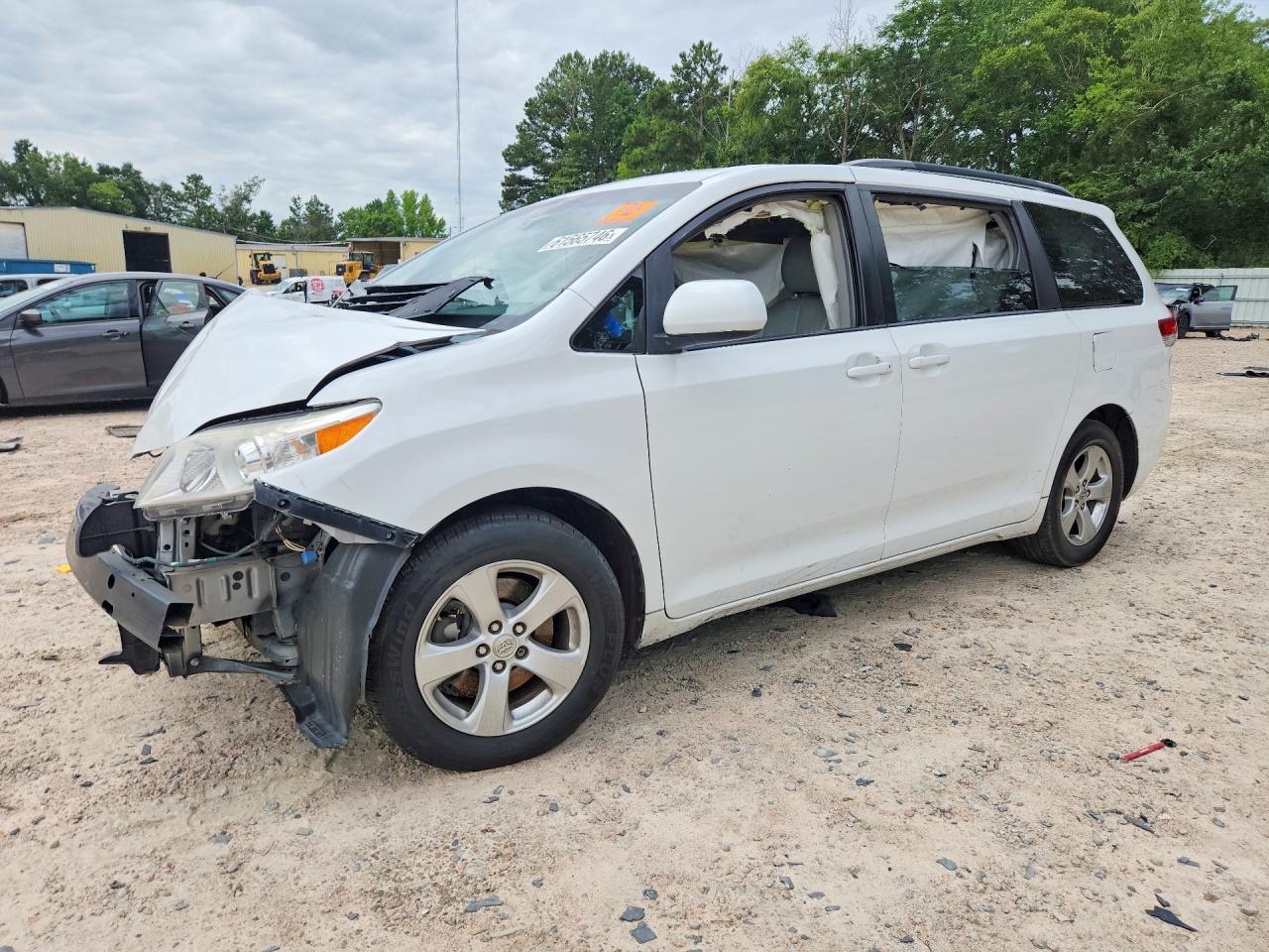 2014 Toyota Sienna Le White vin: 5TDKK3DC4ES503639