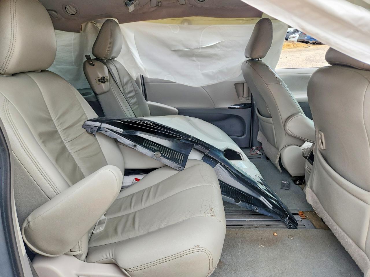 2014 Toyota Sienna Le White vin: 5TDKK3DC4ES503639