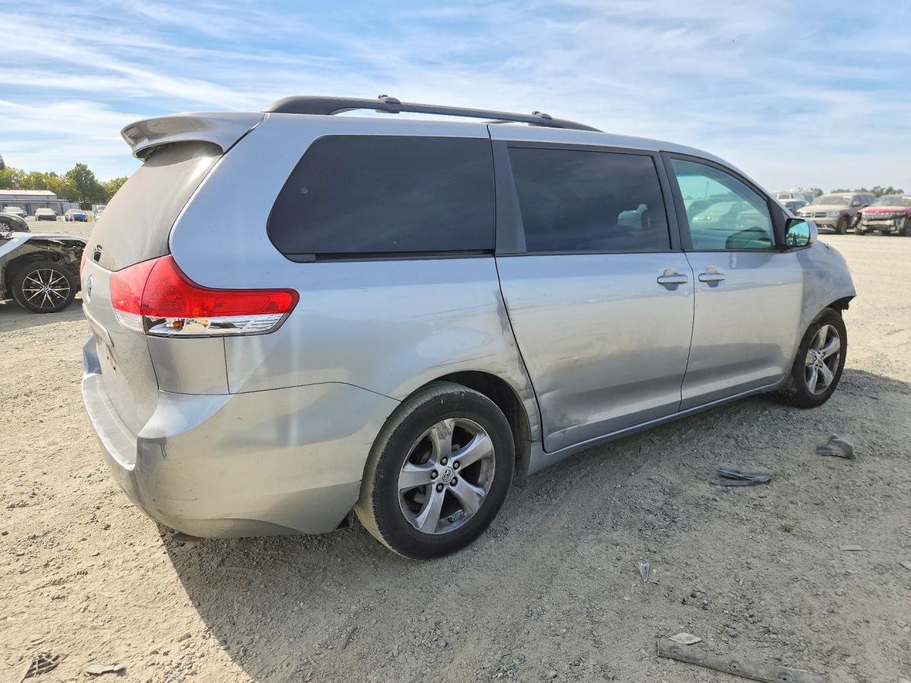 2014 Toyota Sienna Le Серебряный vin: 5TDKK3DC4ES504886