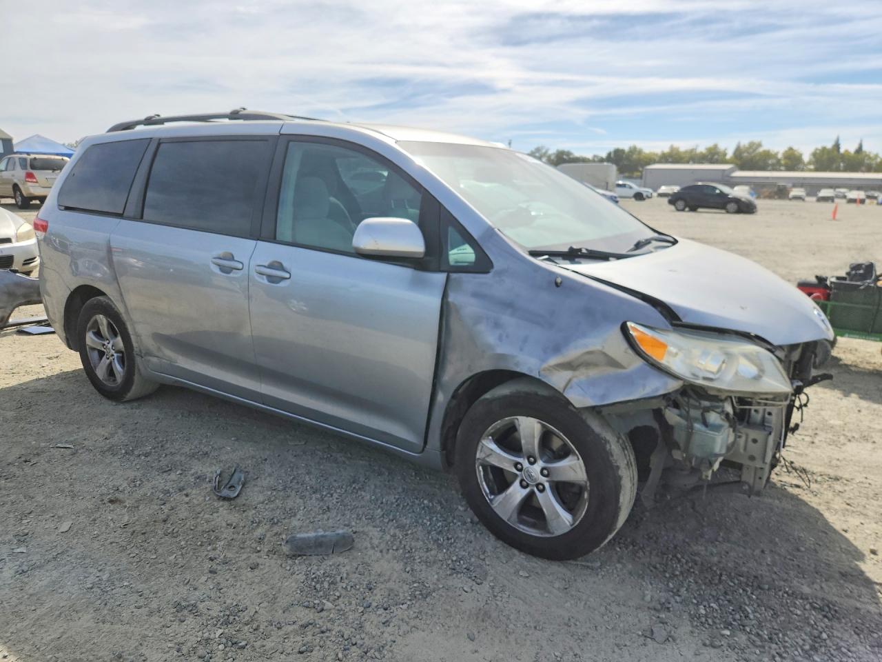 2014 Toyota Sienna Le Серебряный vin: 5TDKK3DC4ES504886
