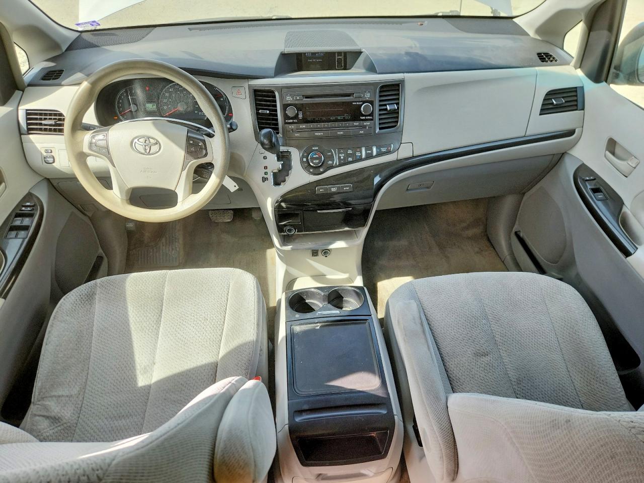 2014 Toyota Sienna Le Серебряный vin: 5TDKK3DC4ES504886