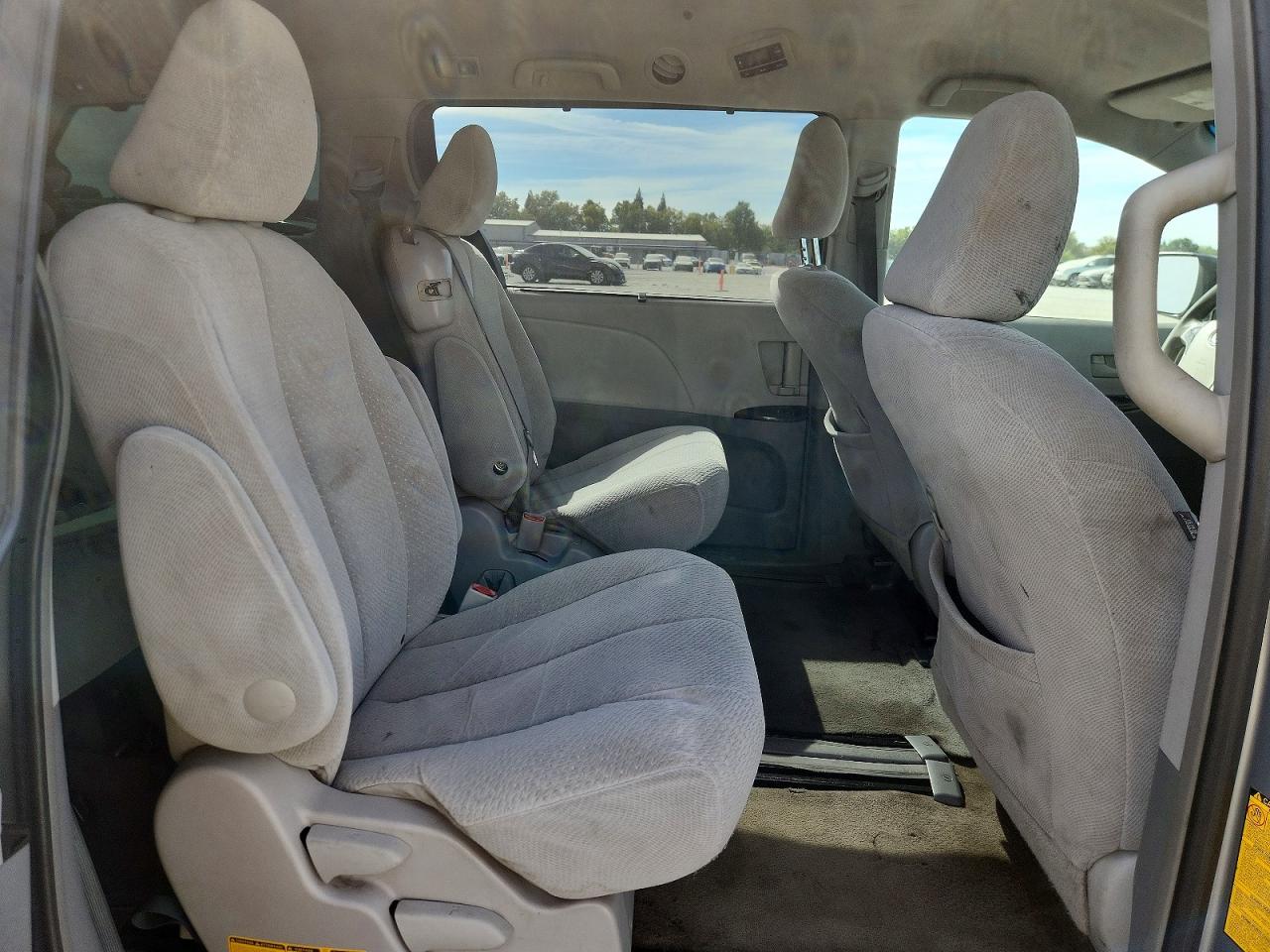 2014 Toyota Sienna Le Серебряный vin: 5TDKK3DC4ES504886