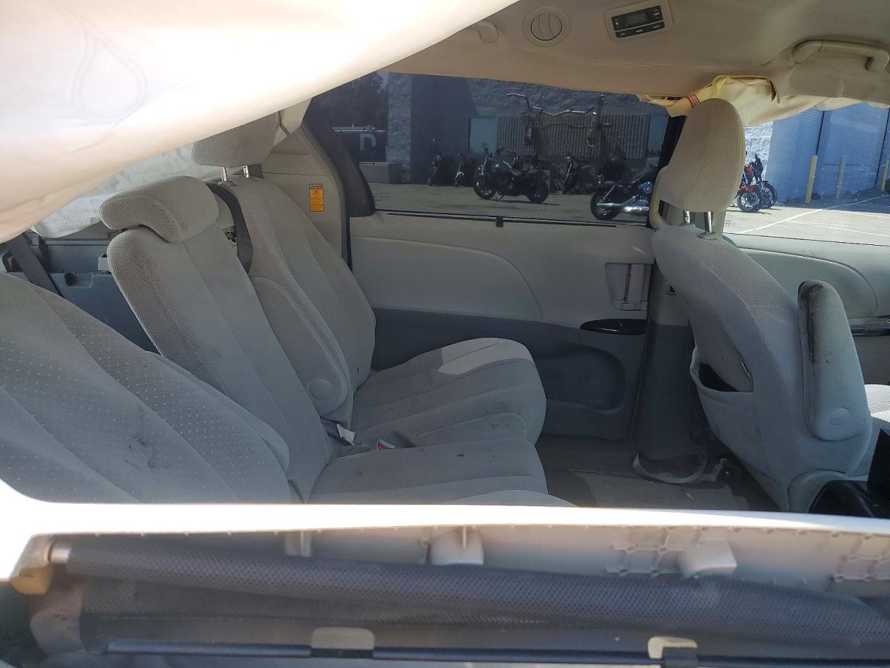 2014 Toyota Sienna Le Серый vin: 5TDKK3DC4ES515967