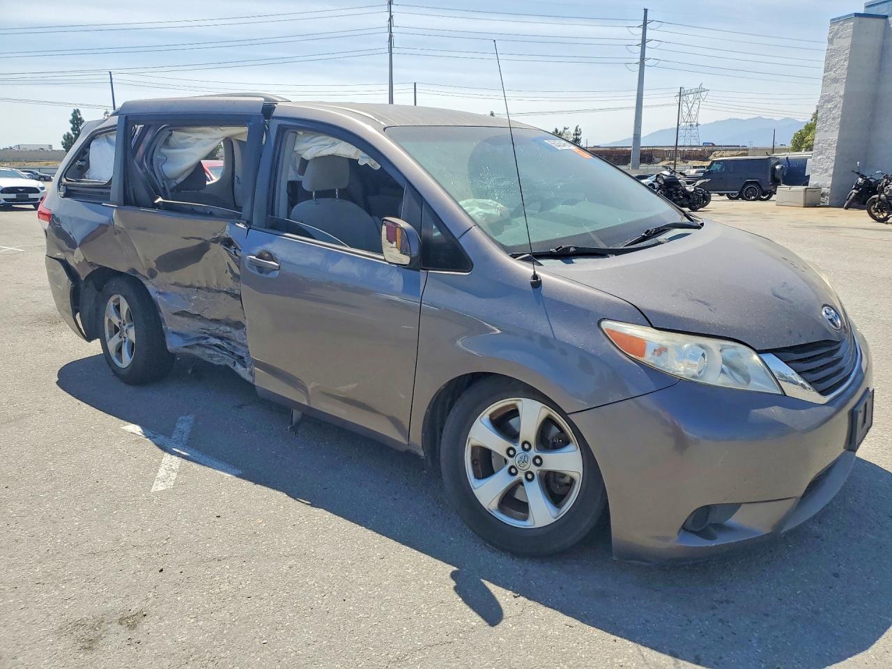 2014 Toyota Sienna Le Серый vin: 5TDKK3DC4ES515967