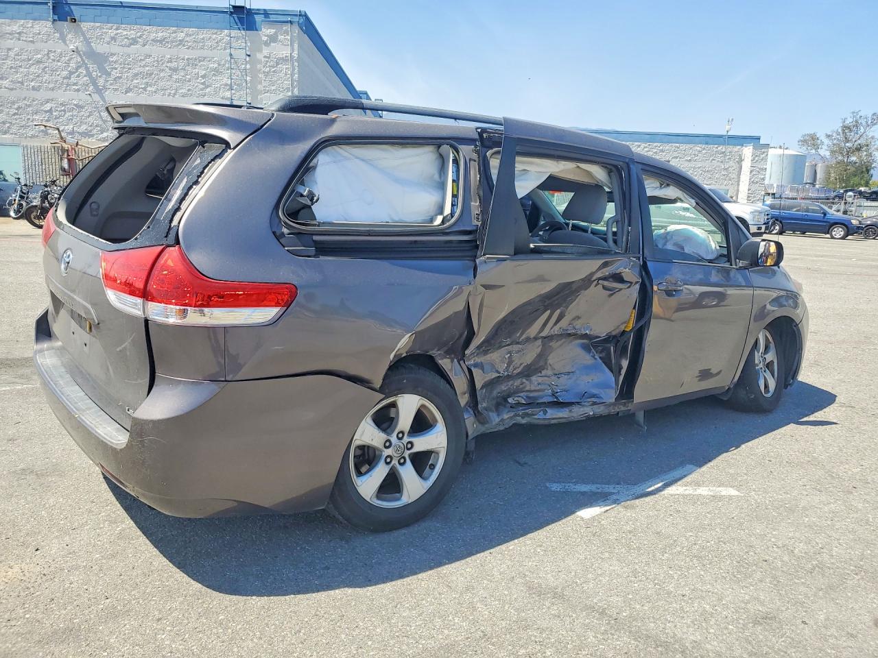 2014 Toyota Sienna Le Серый vin: 5TDKK3DC4ES515967