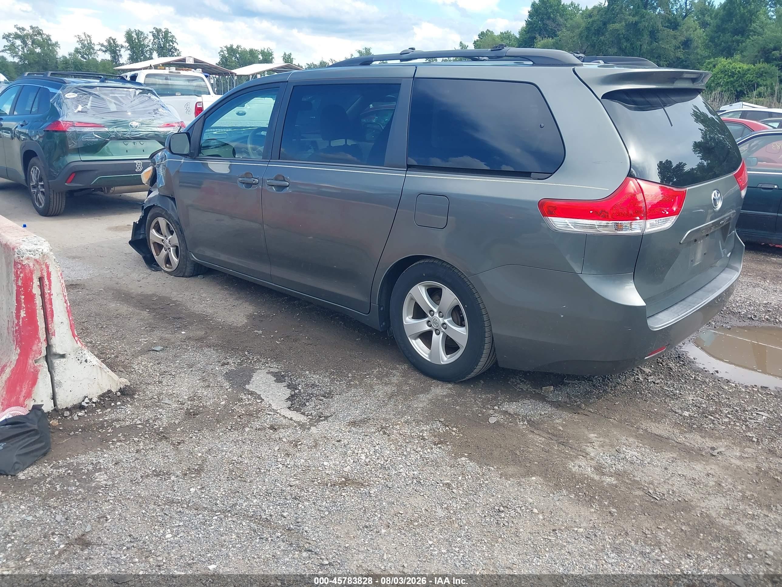 2014 Toyota Sienna Le V6 8 Passenger Gray vin: 5TDKK3DC4ES524829