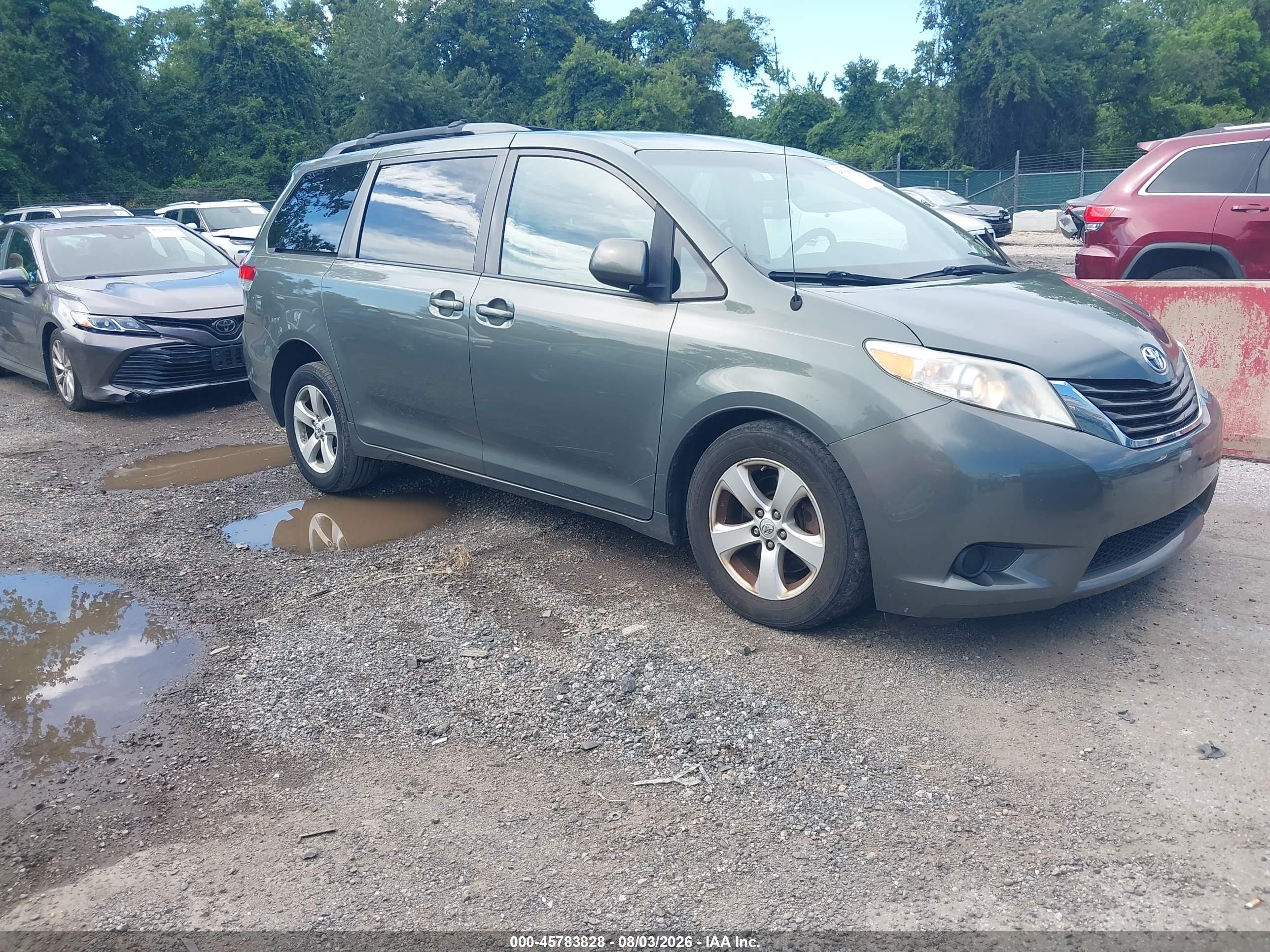 2014 Toyota Sienna Le V6 8 Passenger Gray vin: 5TDKK3DC4ES524829
