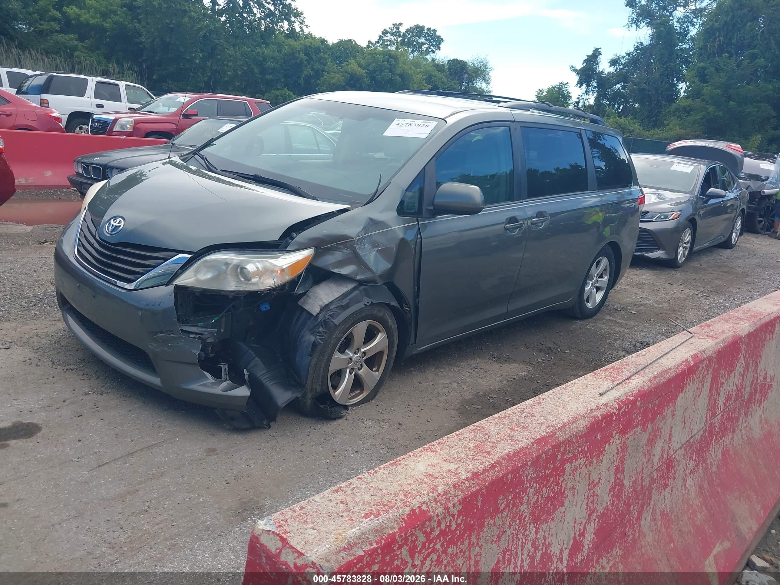2014 Toyota Sienna Le V6 8 Passenger Gray vin: 5TDKK3DC4ES524829