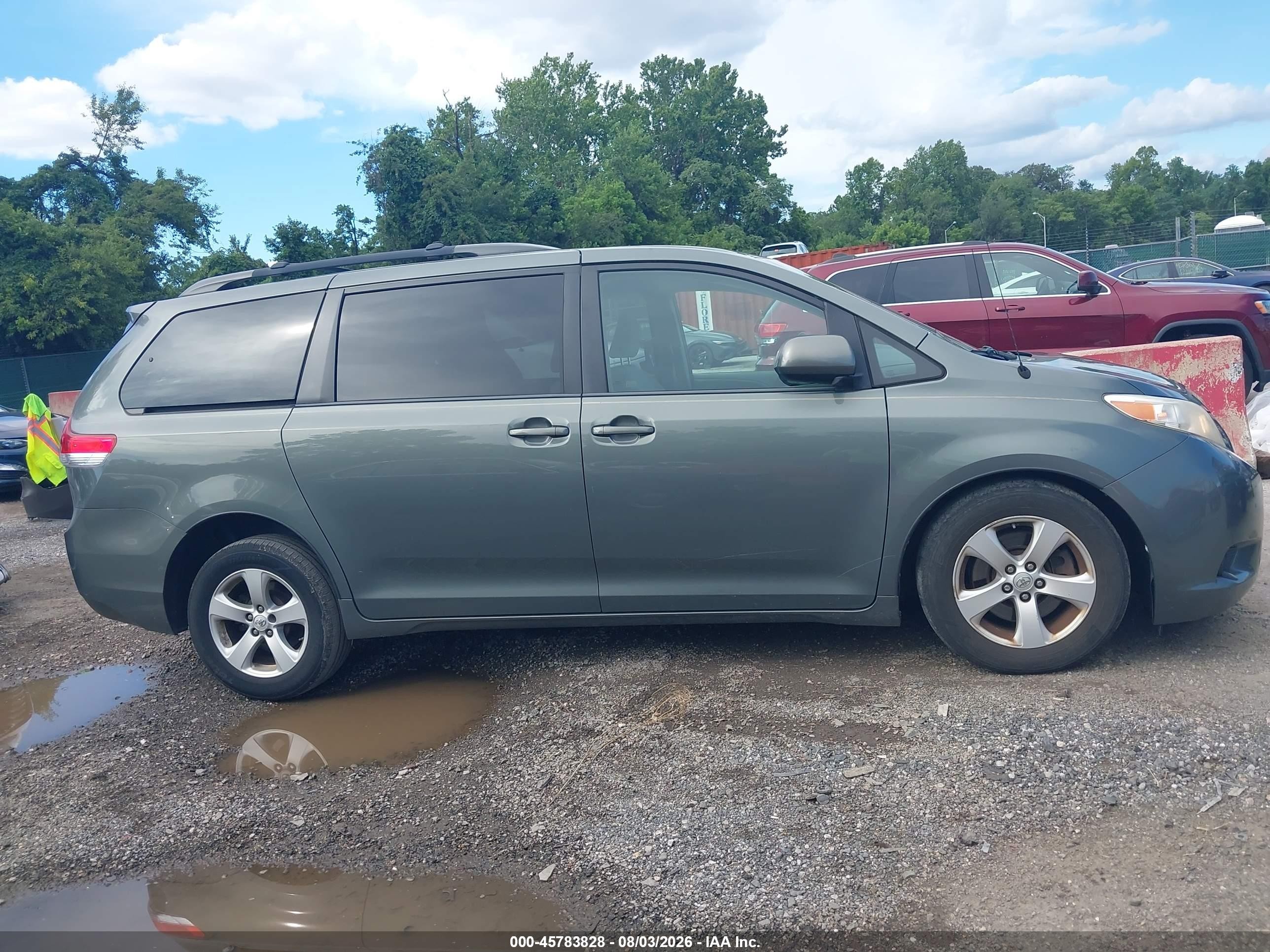 2014 Toyota Sienna Le V6 8 Passenger Gray vin: 5TDKK3DC4ES524829